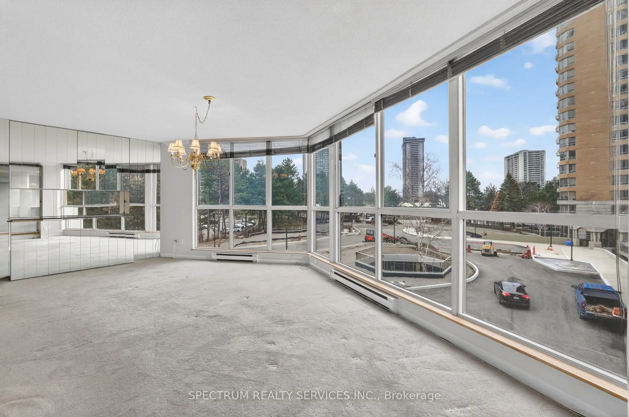 85 Skymark Drive #302