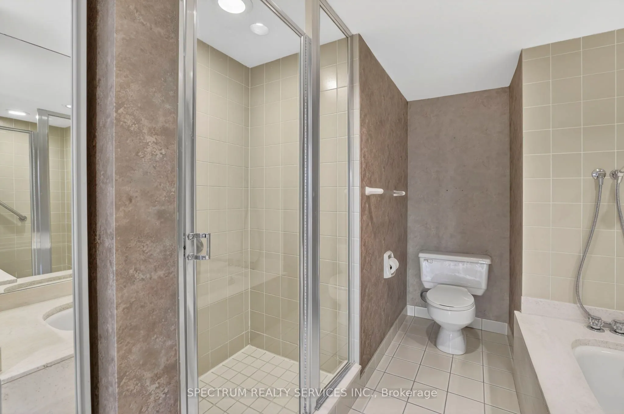 85 Skymark Drive #302