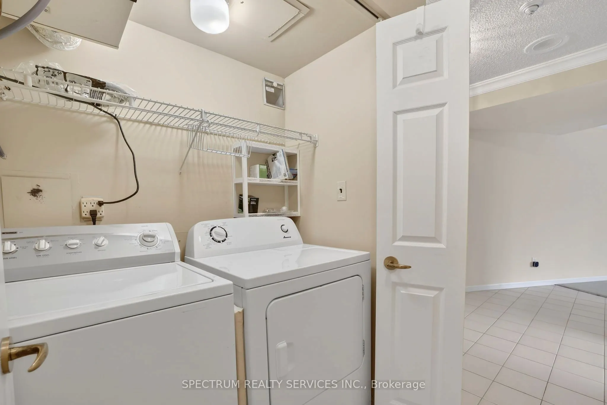 85 Skymark Drive #302