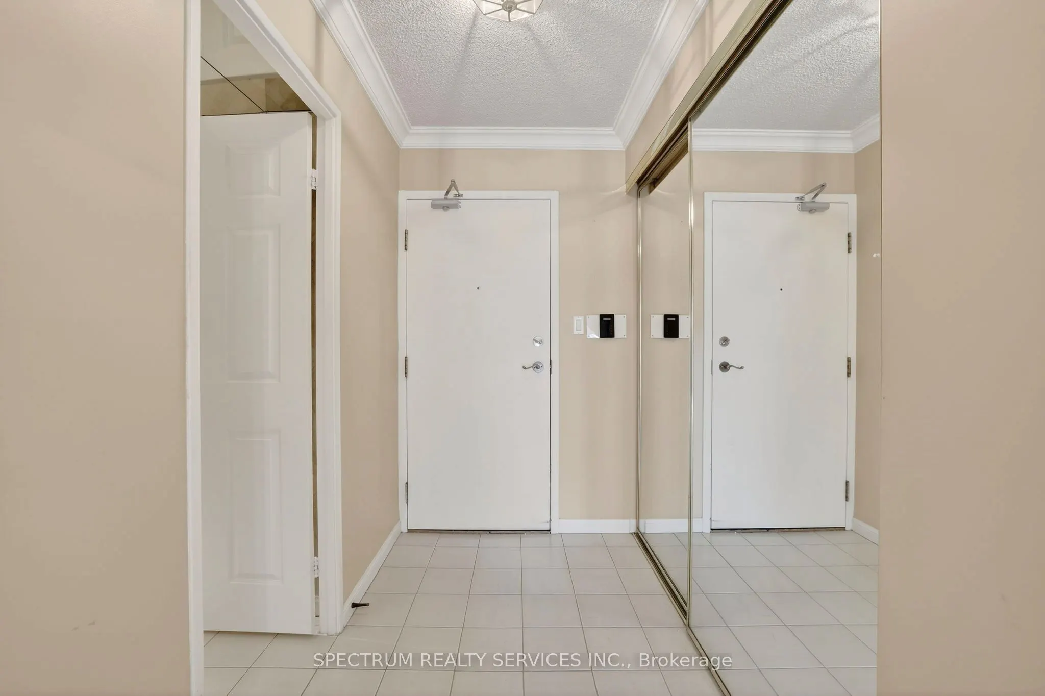 85 Skymark Drive #302