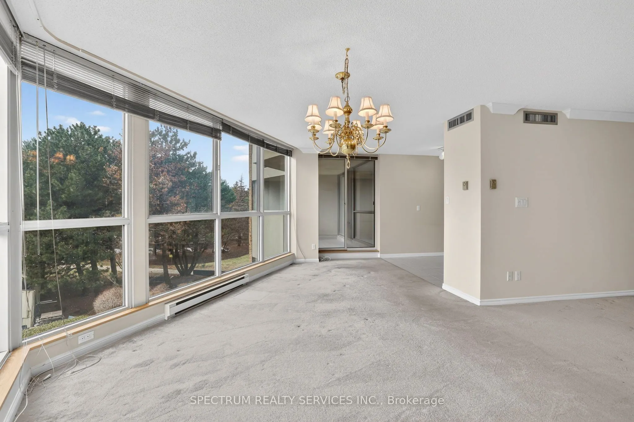 85 Skymark Drive #302
