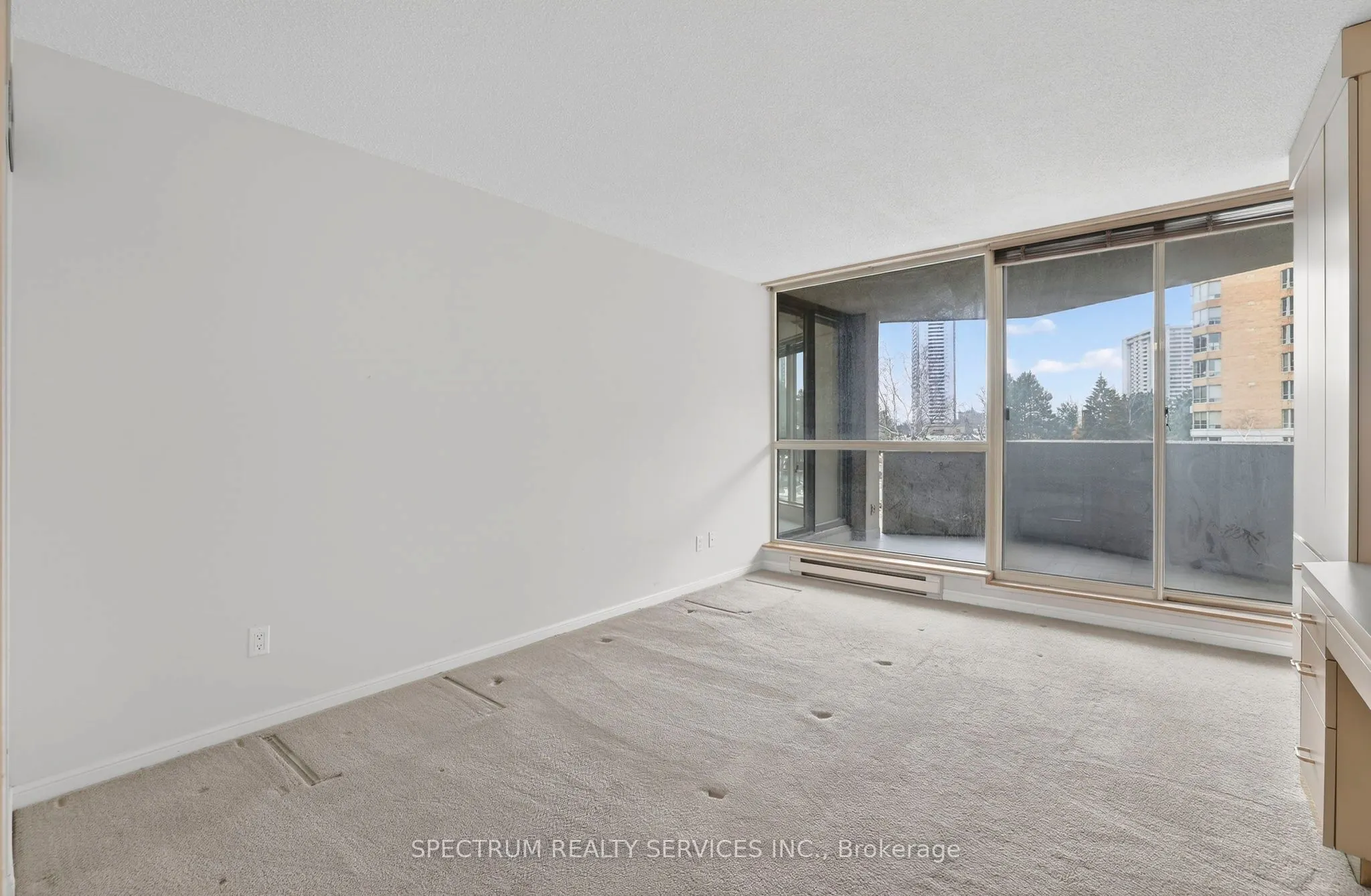 85 Skymark Drive #302