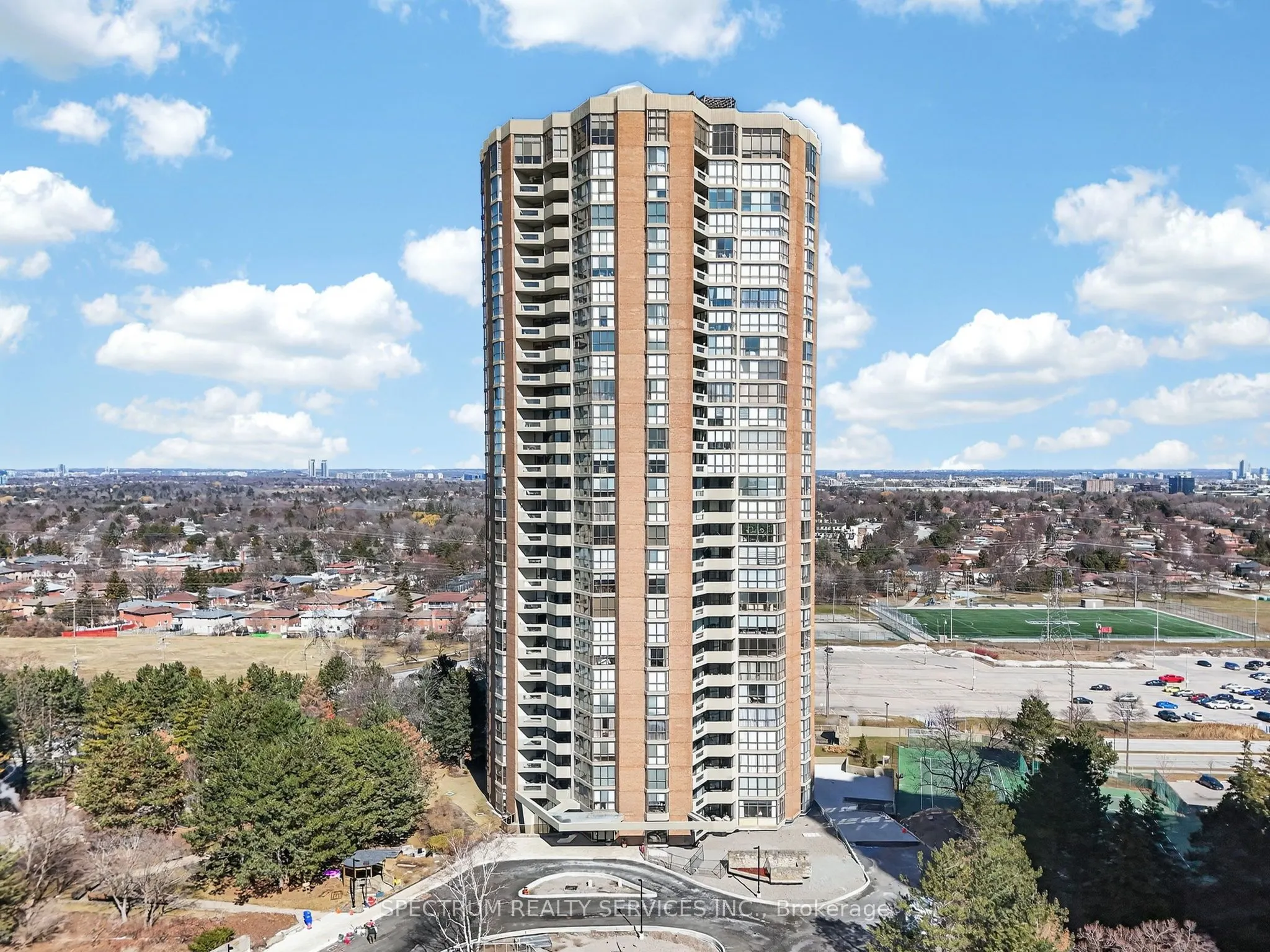 85 Skymark Drive #302
