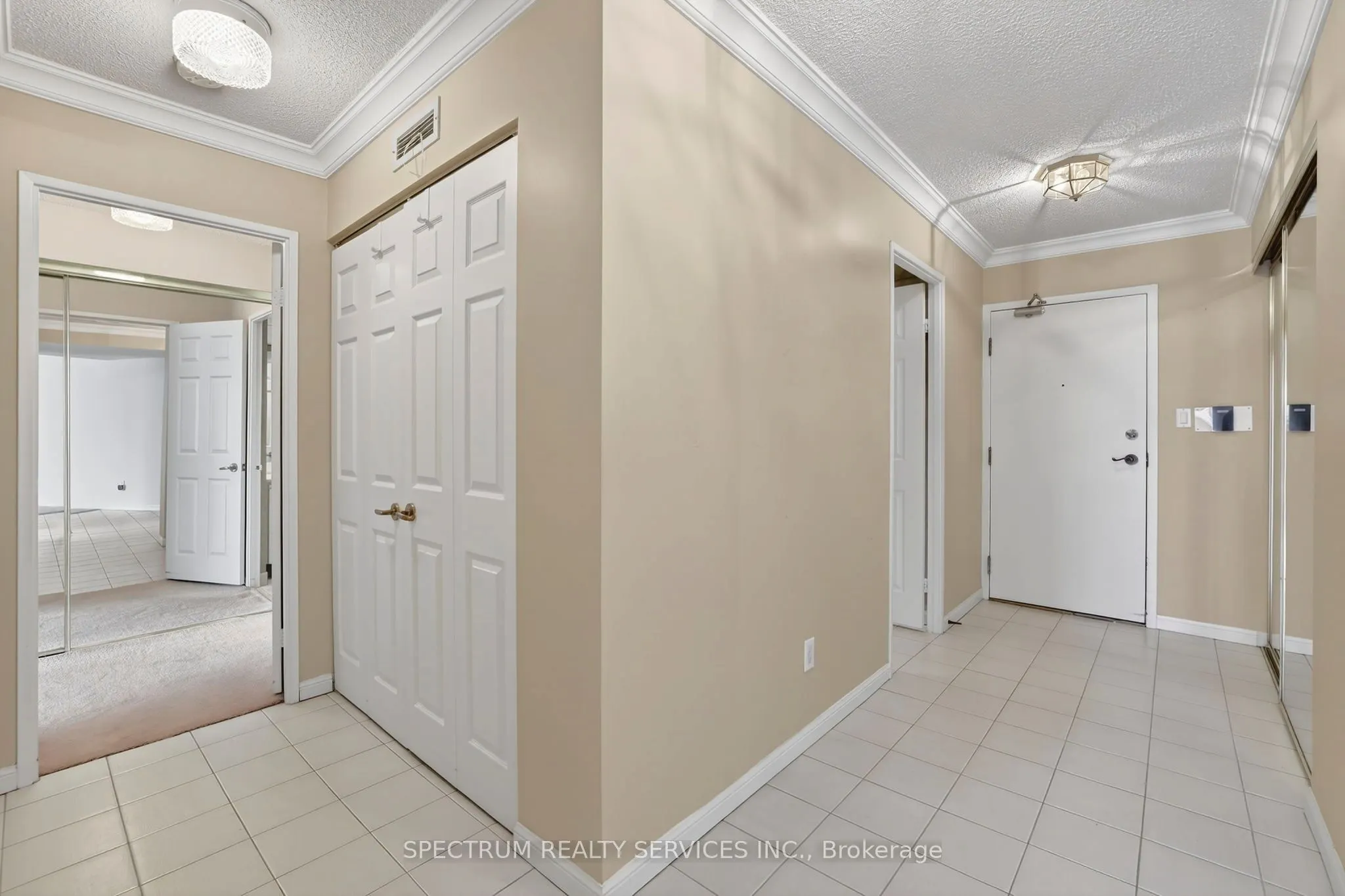 85 Skymark Drive #302