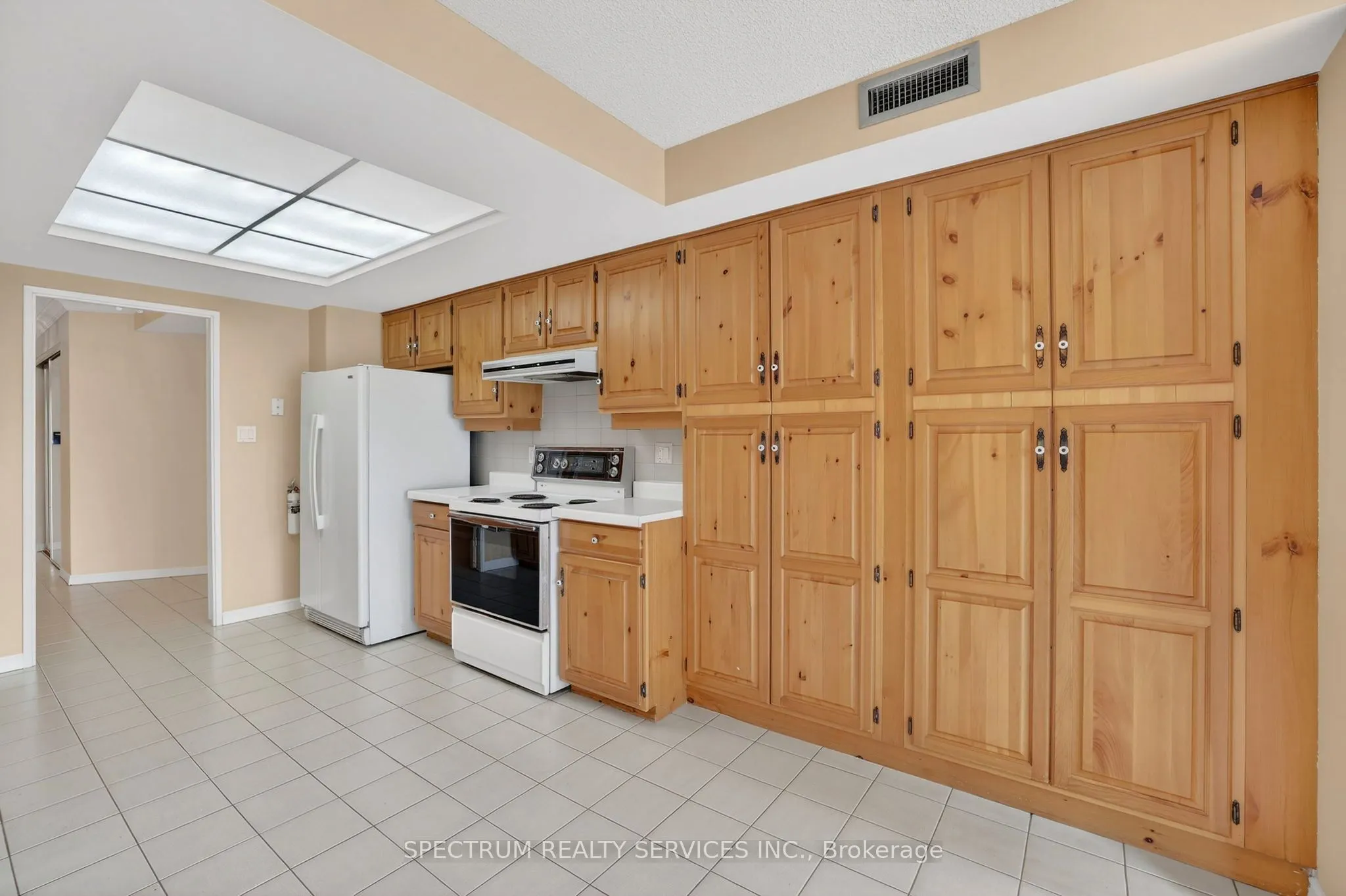 85 Skymark Drive #302