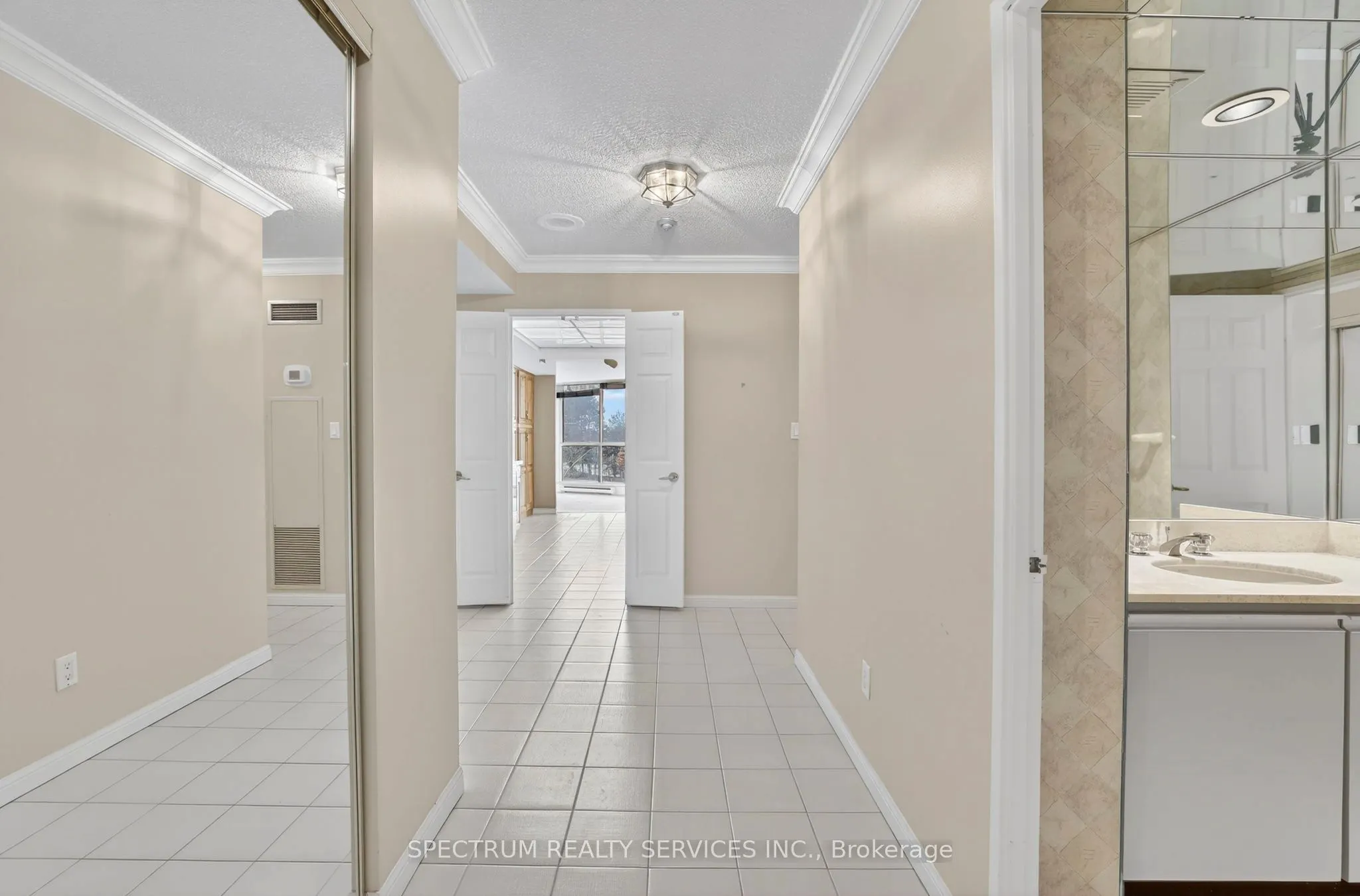 85 Skymark Drive #302