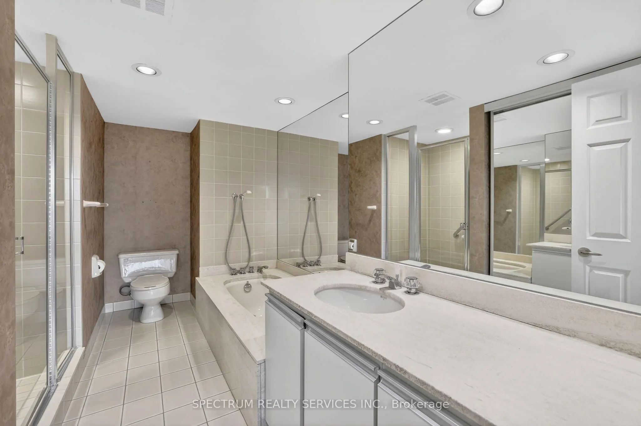 85 Skymark Drive #302
