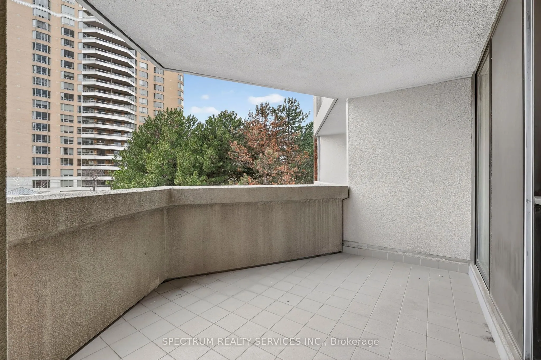 85 Skymark Drive #302