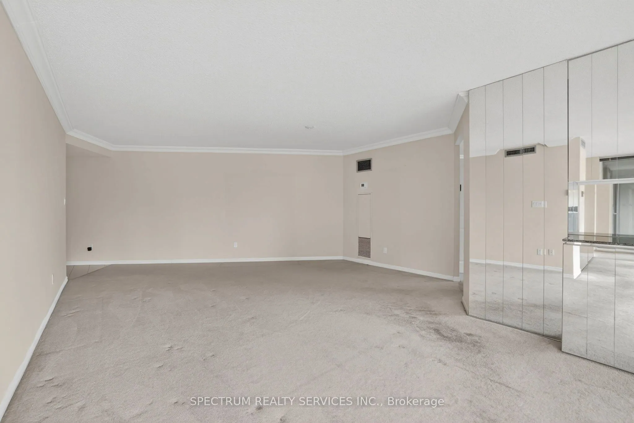 85 Skymark Drive #302