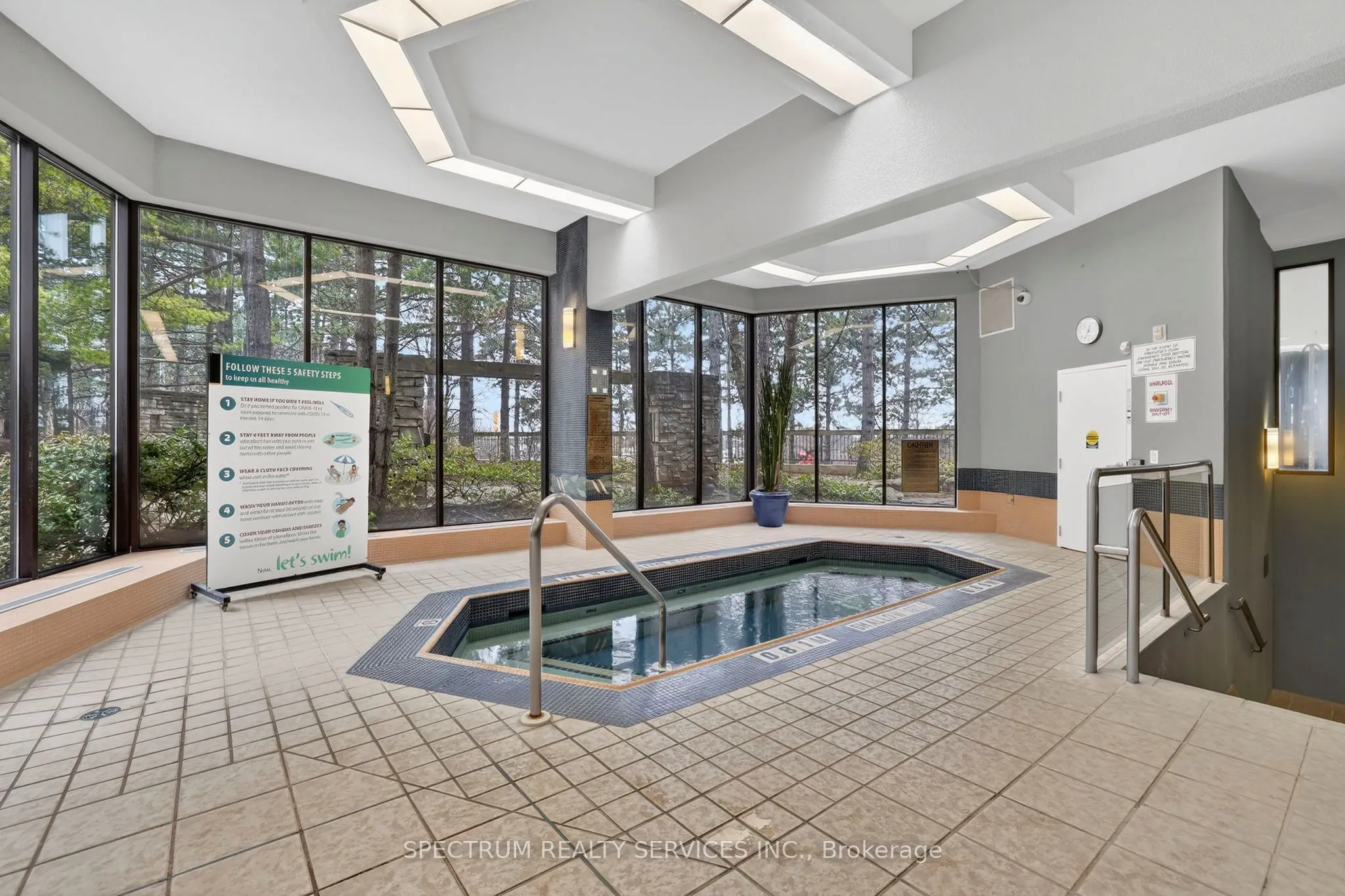 85 Skymark Drive #302