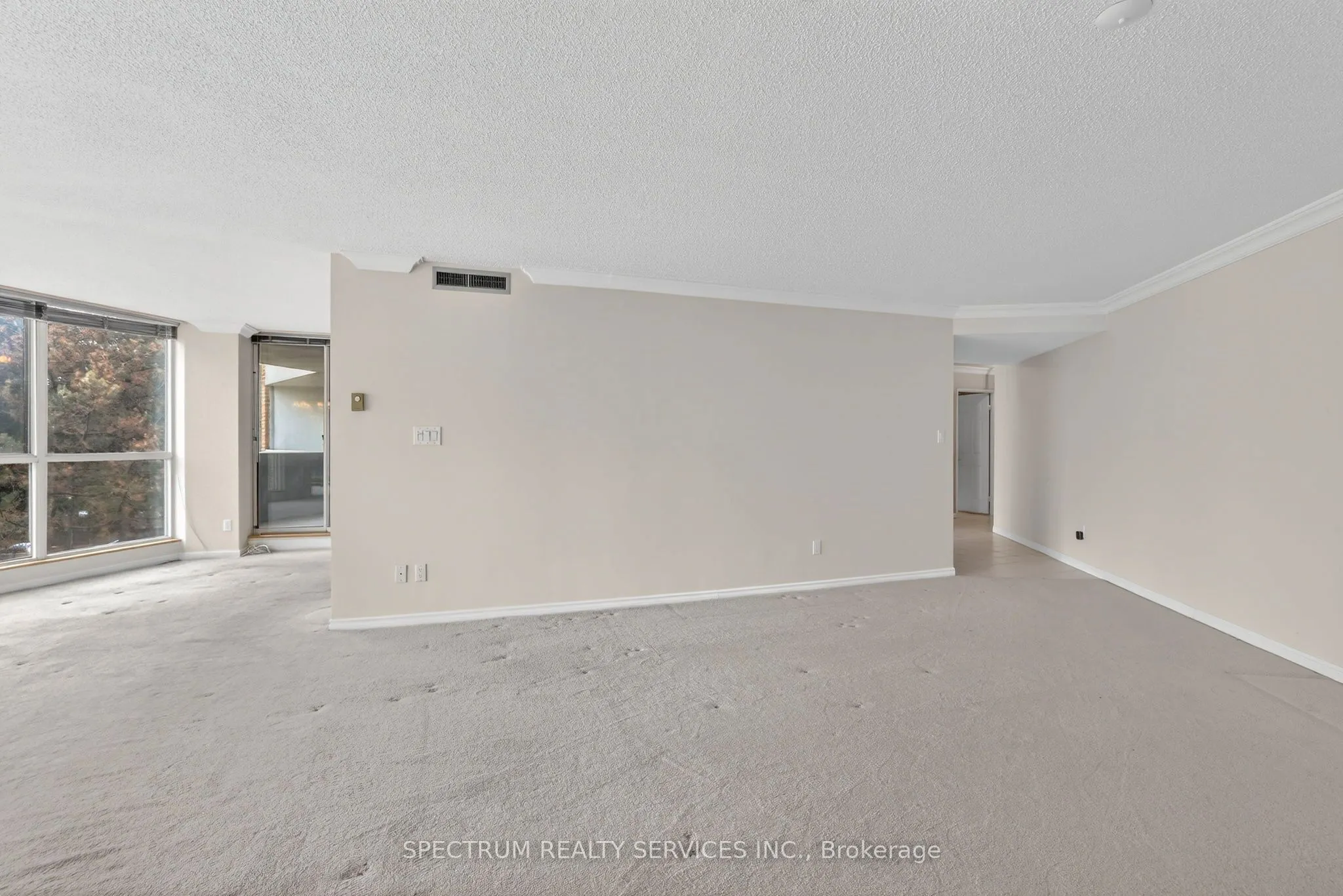 85 Skymark Drive #302
