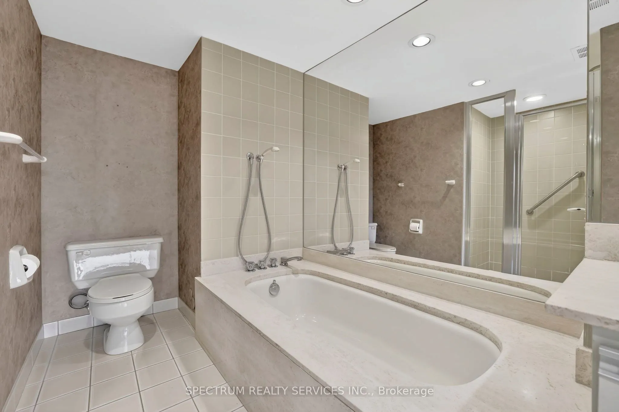 85 Skymark Drive #302