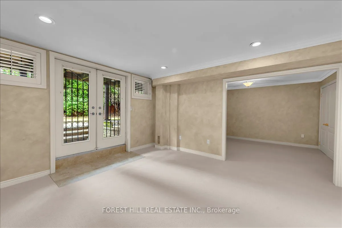 313 Broadway Avenue