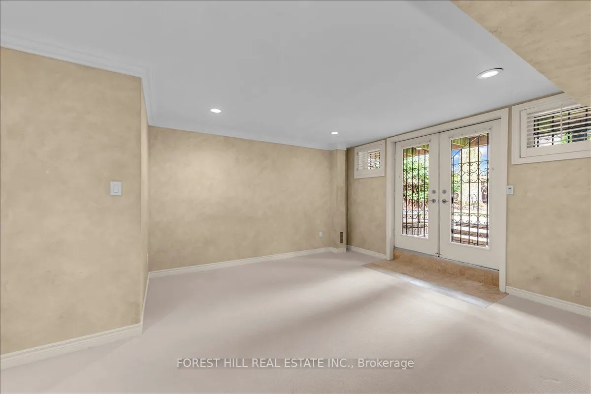 313 Broadway Avenue