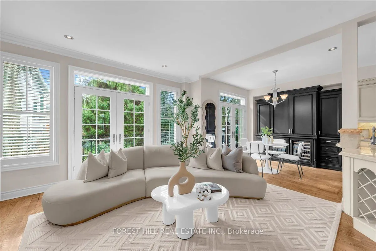 313 Broadway Avenue