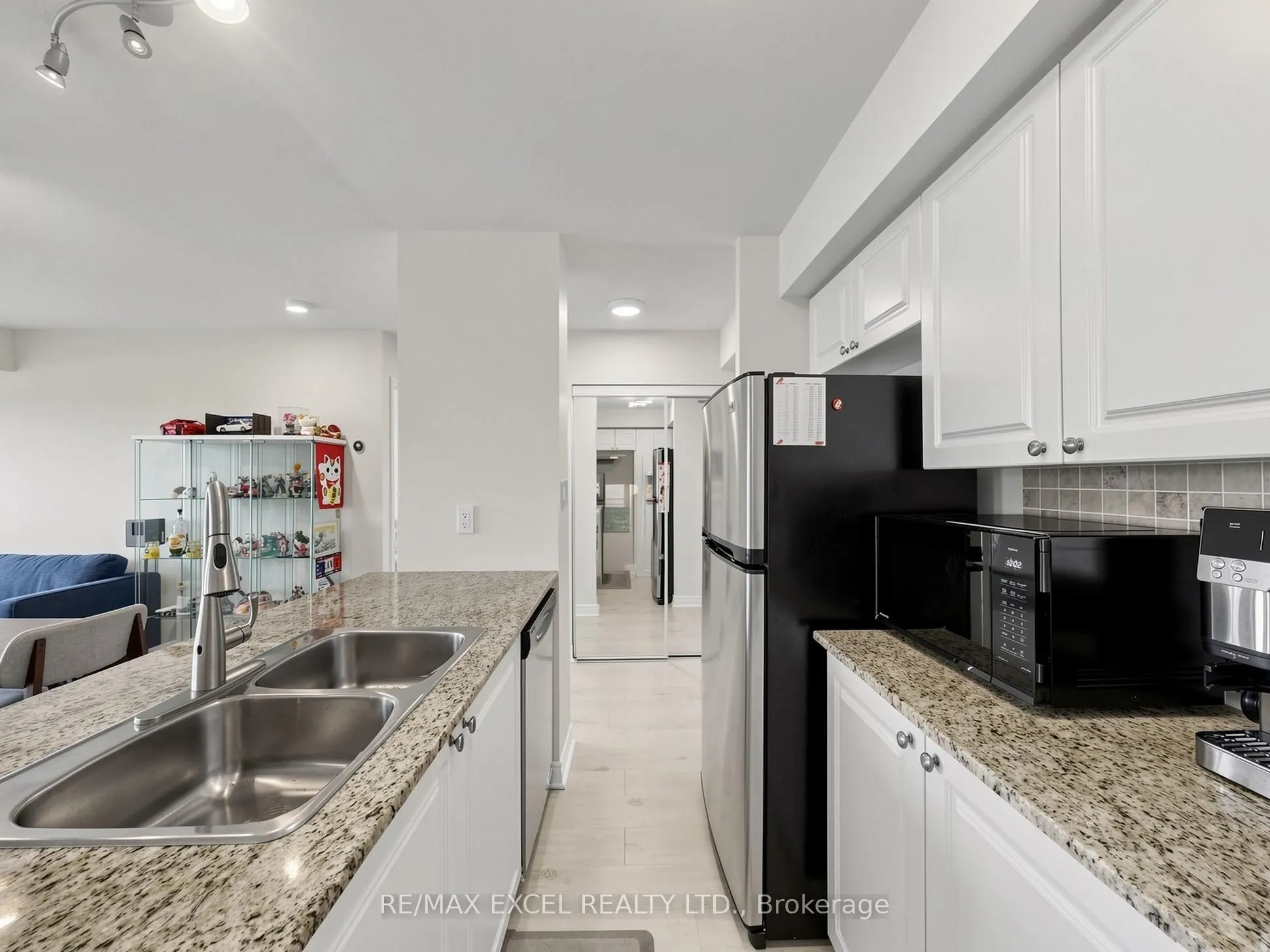 920 Sheppard Avenue W #711
