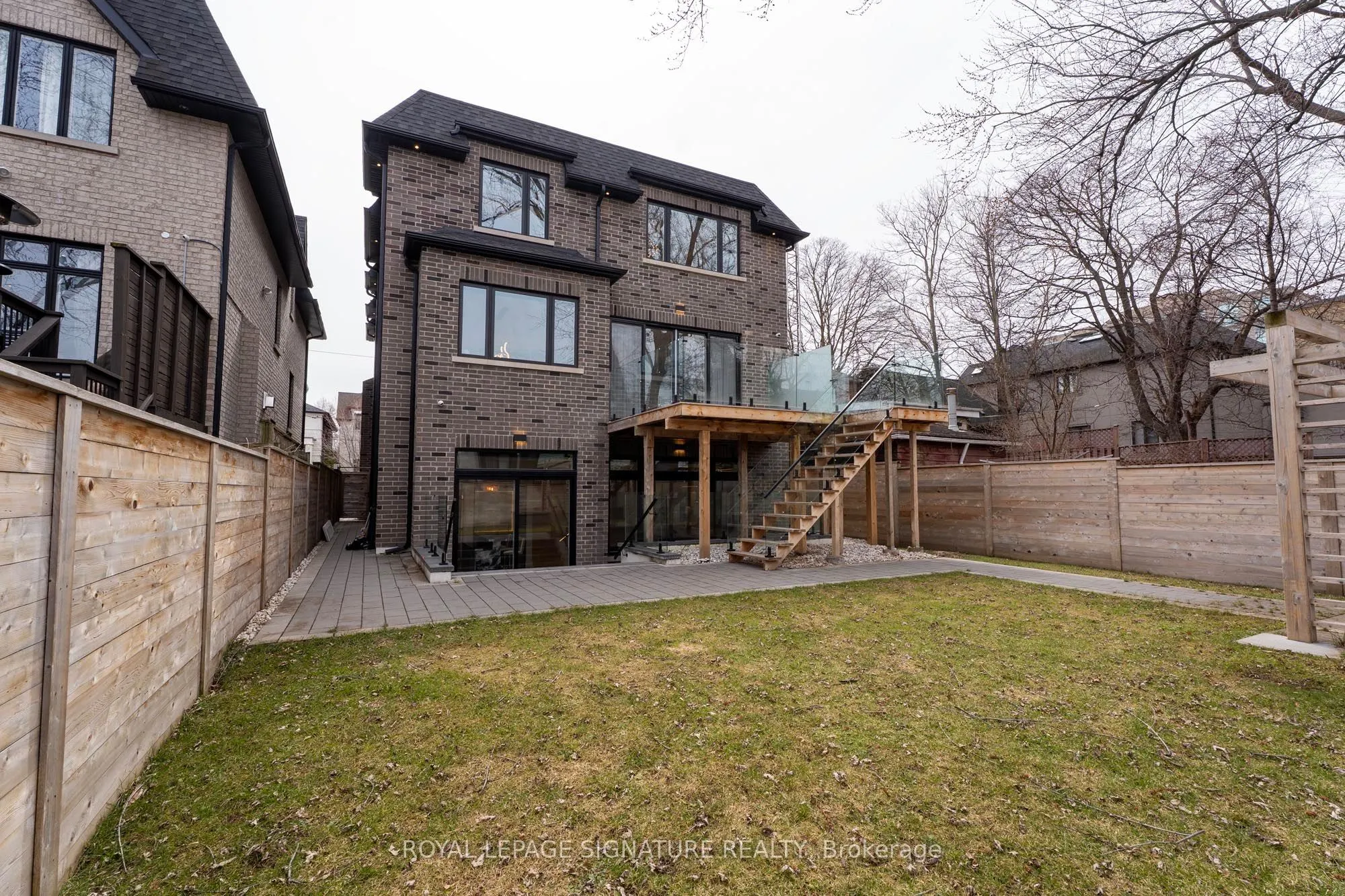 658 Bedford Pk Avenue