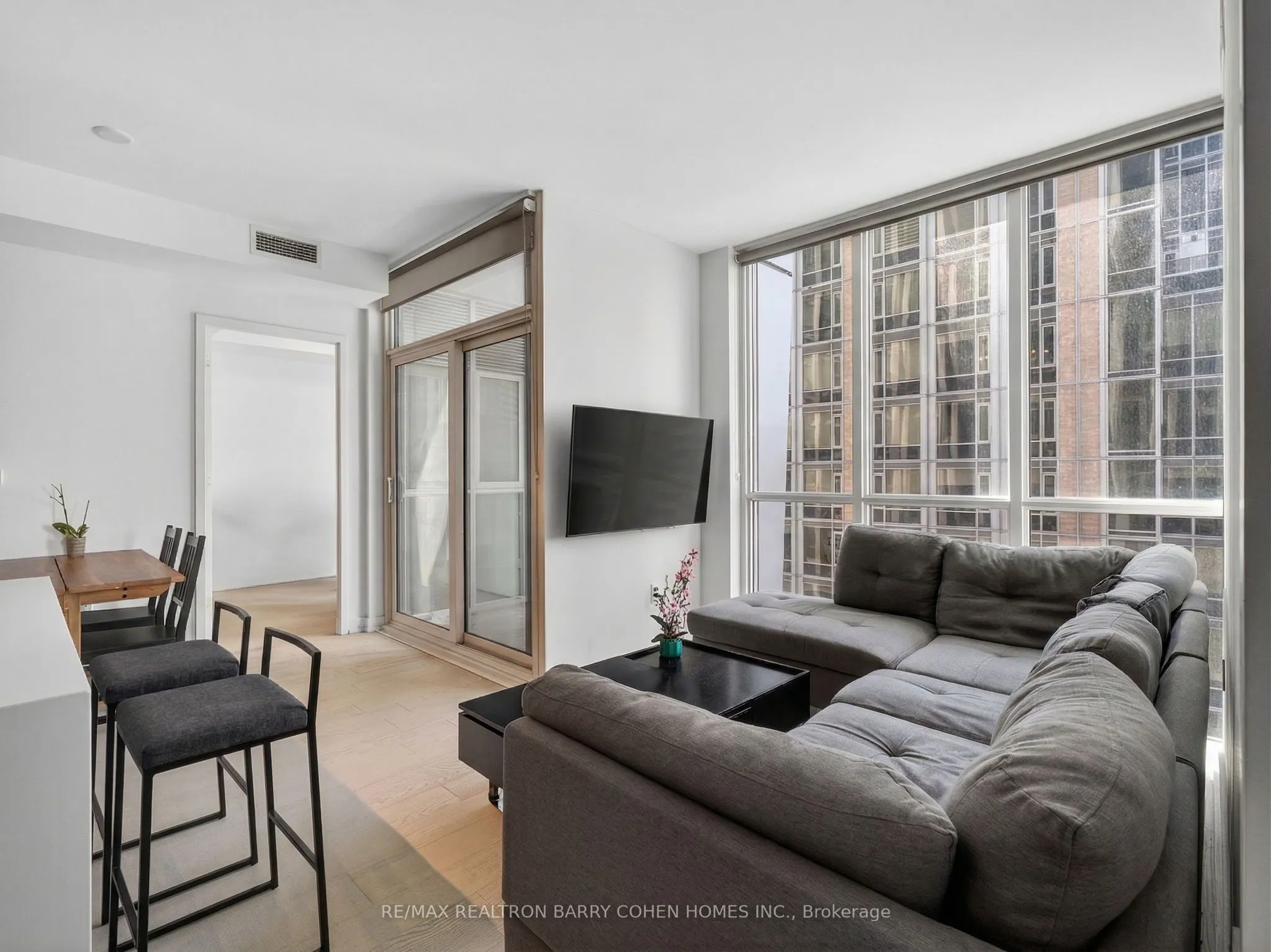1 Yorkville Avenue #905