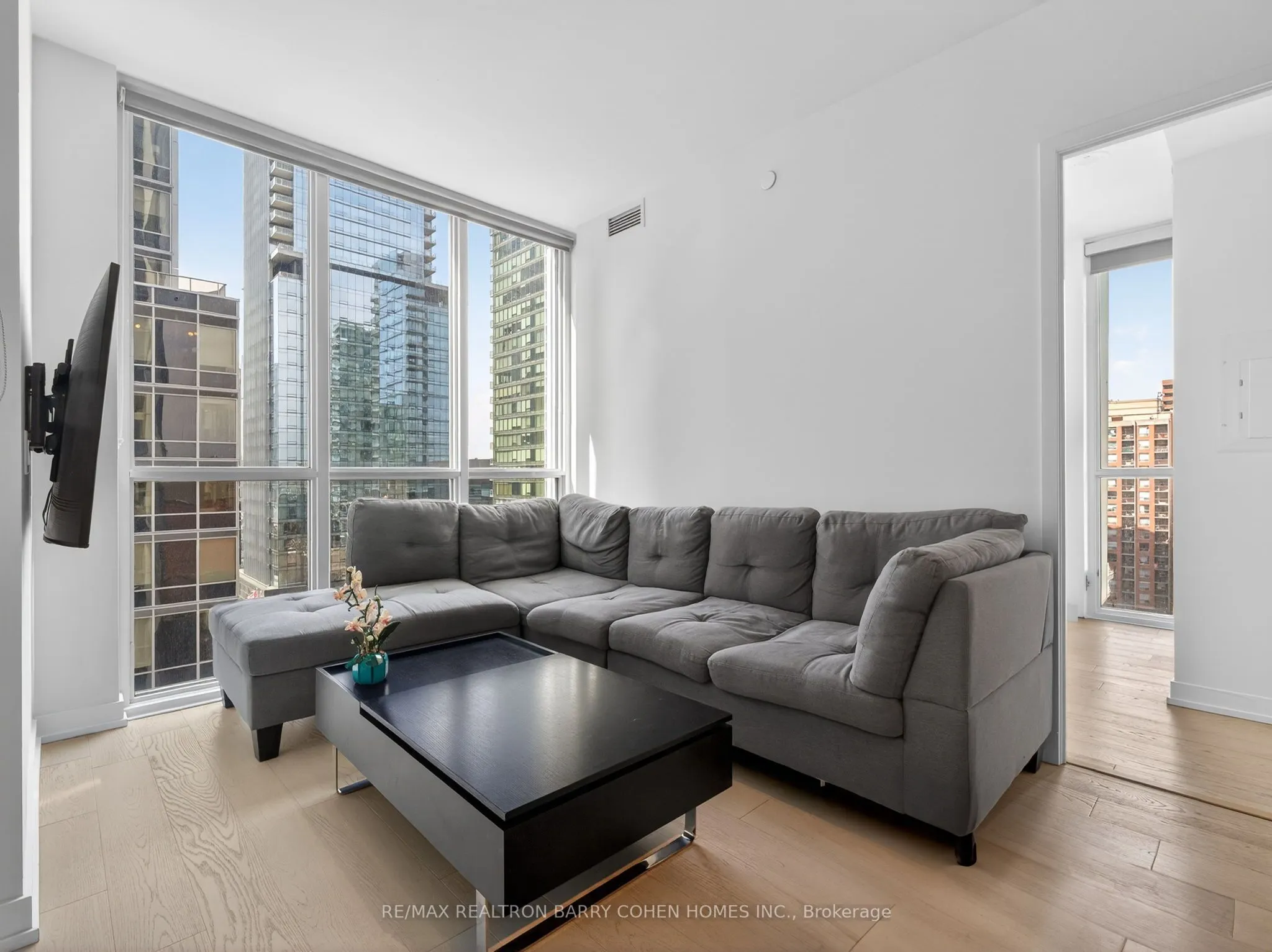 1 Yorkville Avenue #905