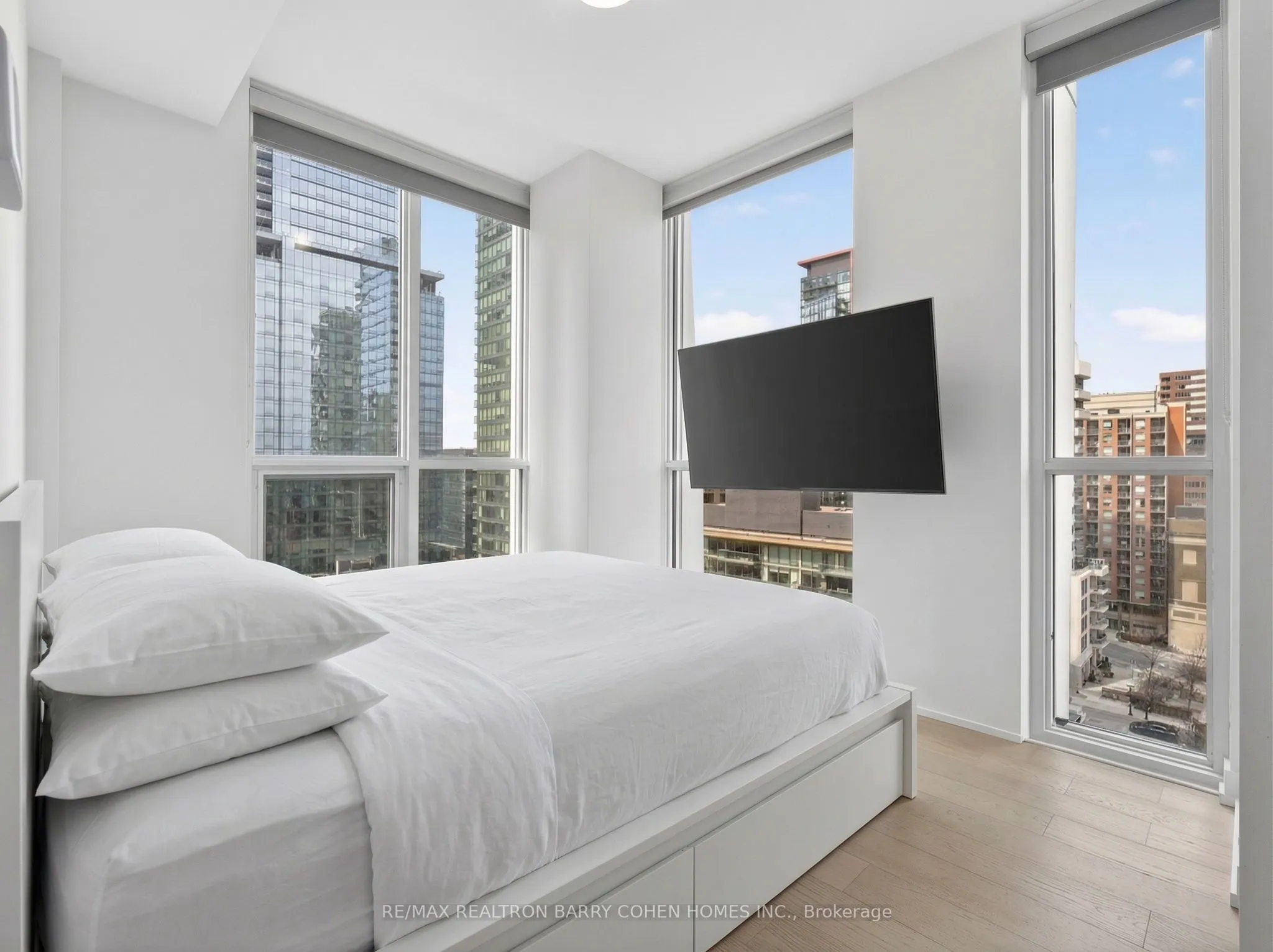 1 Yorkville Avenue #905