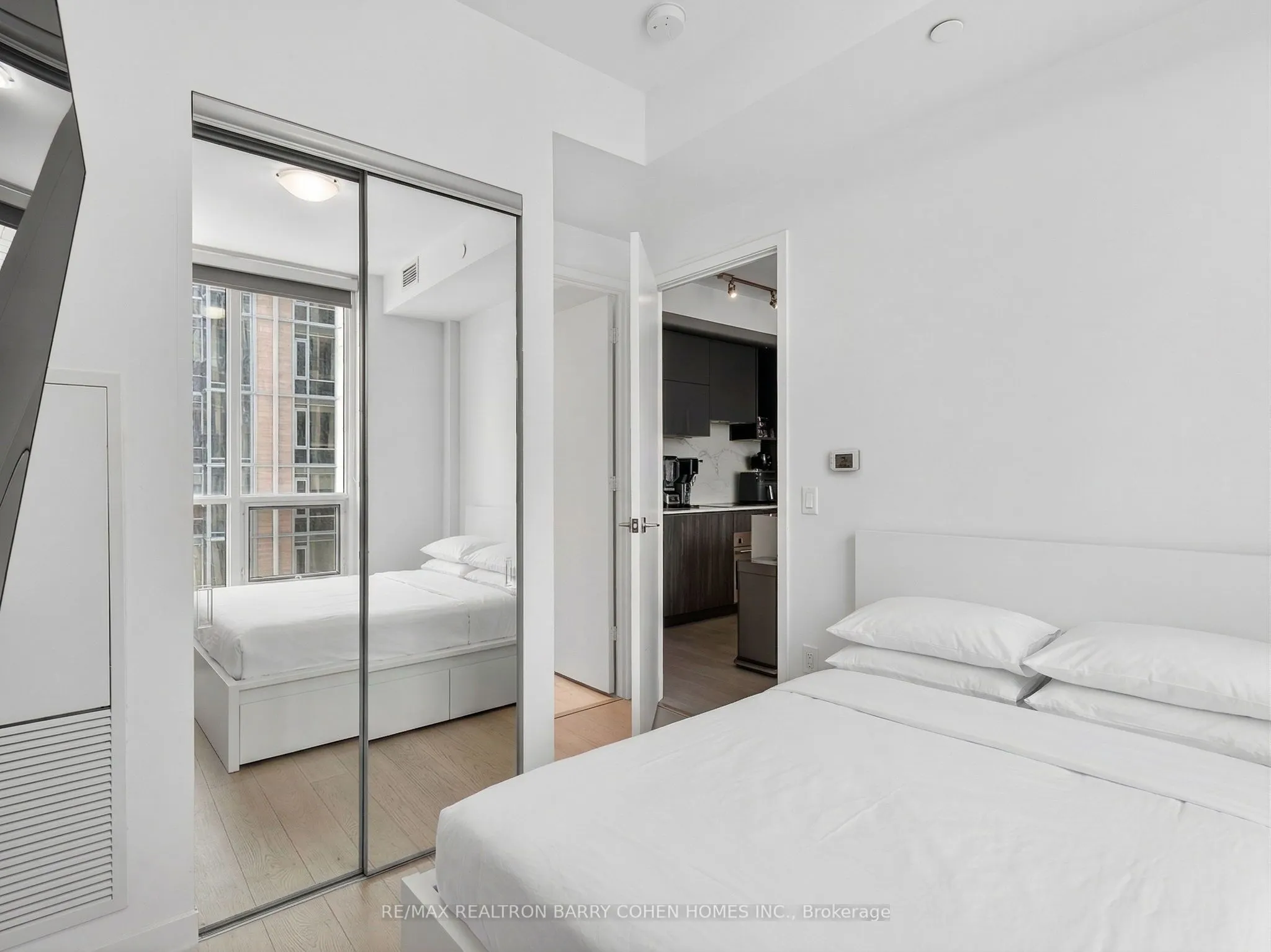 1 Yorkville Avenue #905