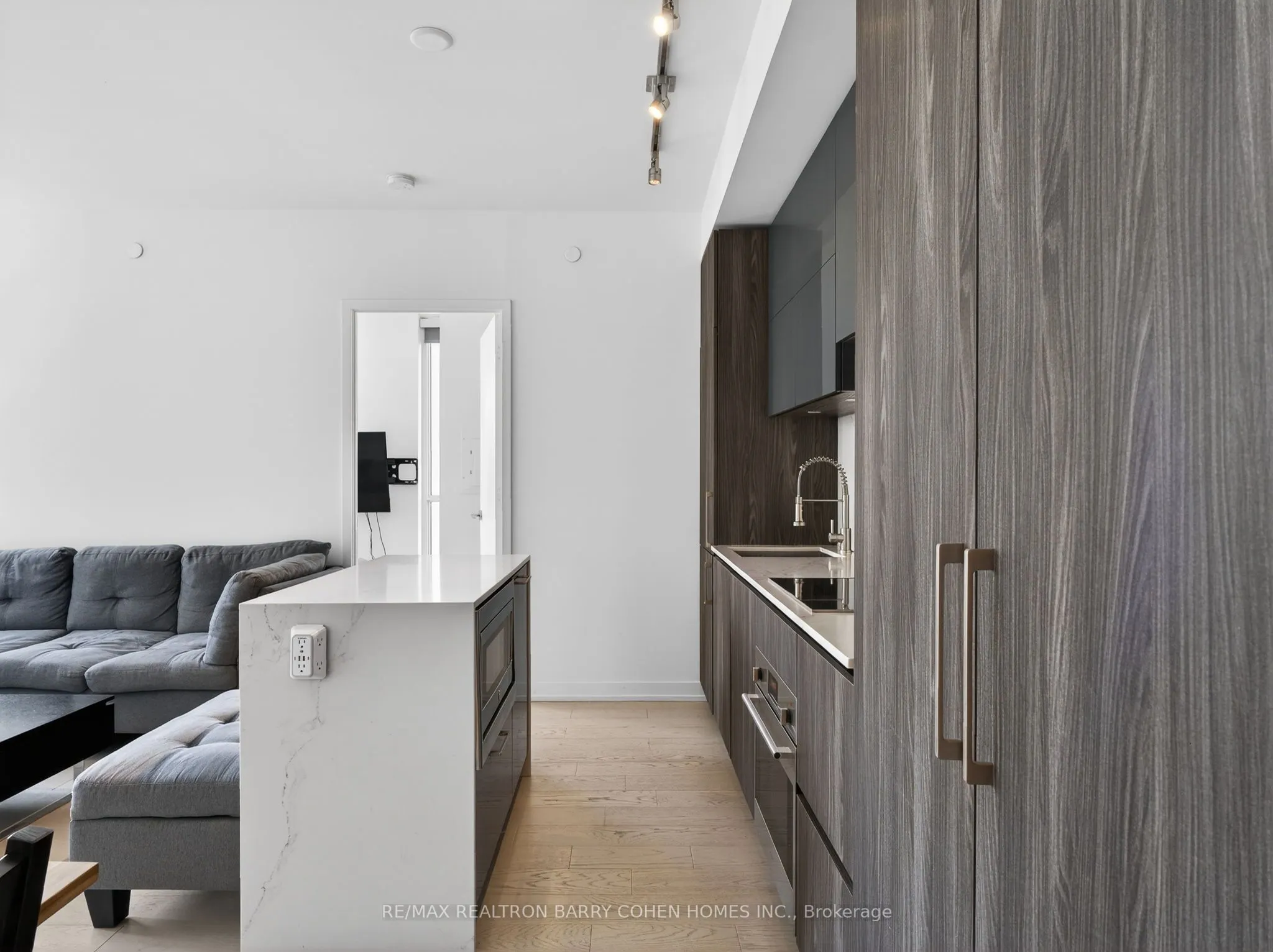 1 Yorkville Avenue #905
