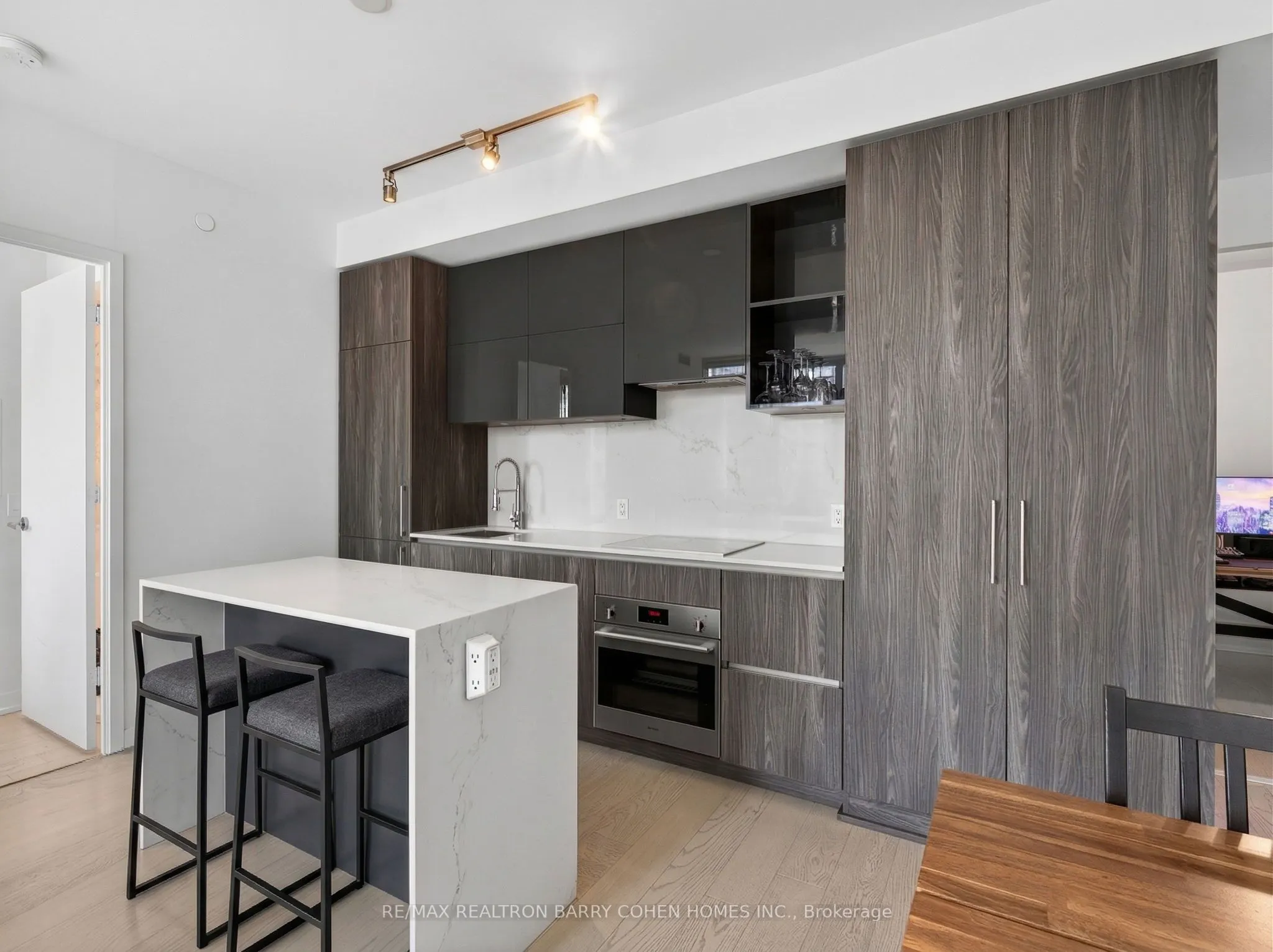 1 Yorkville Avenue #905