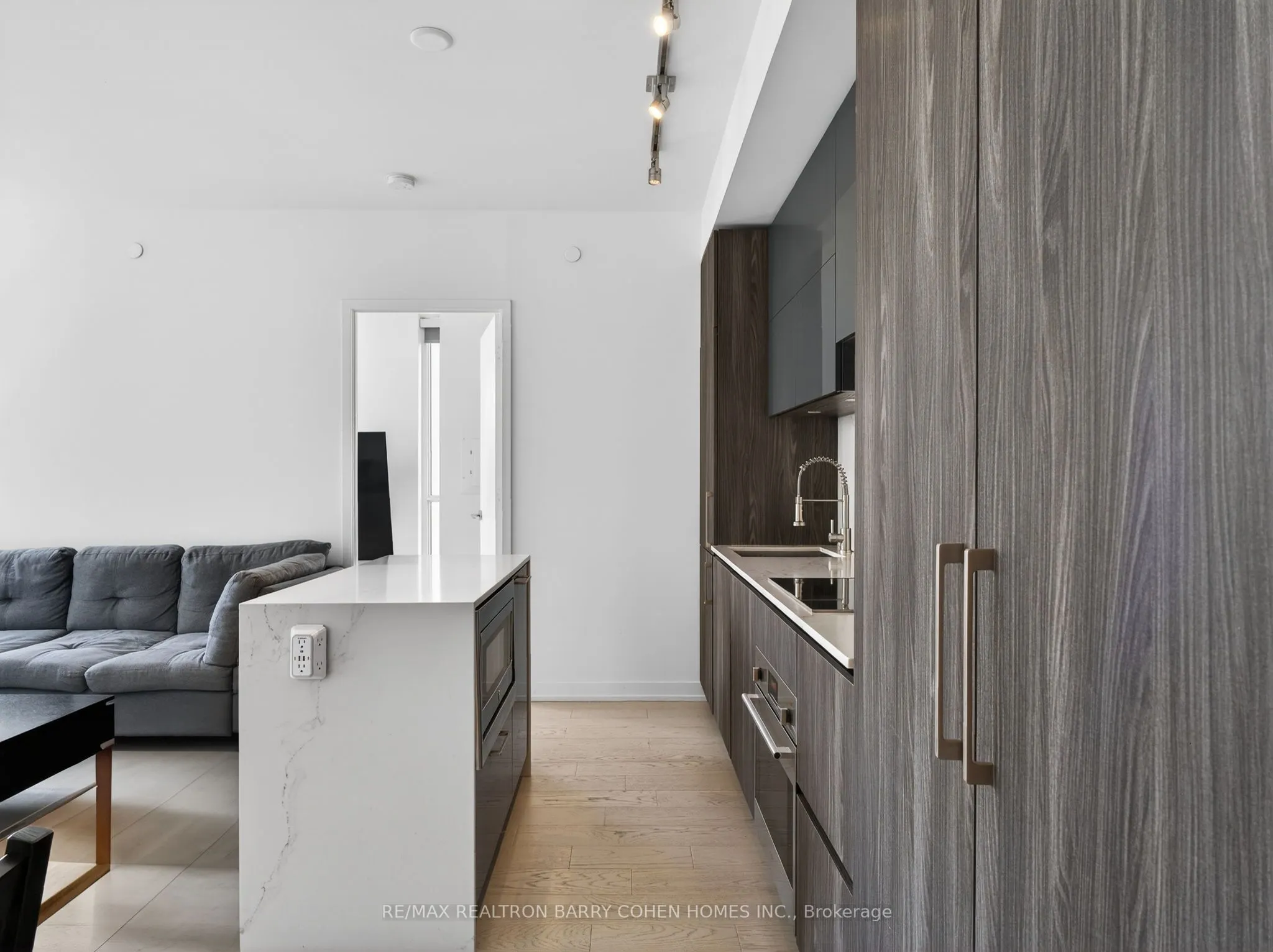 1 Yorkville Avenue #905