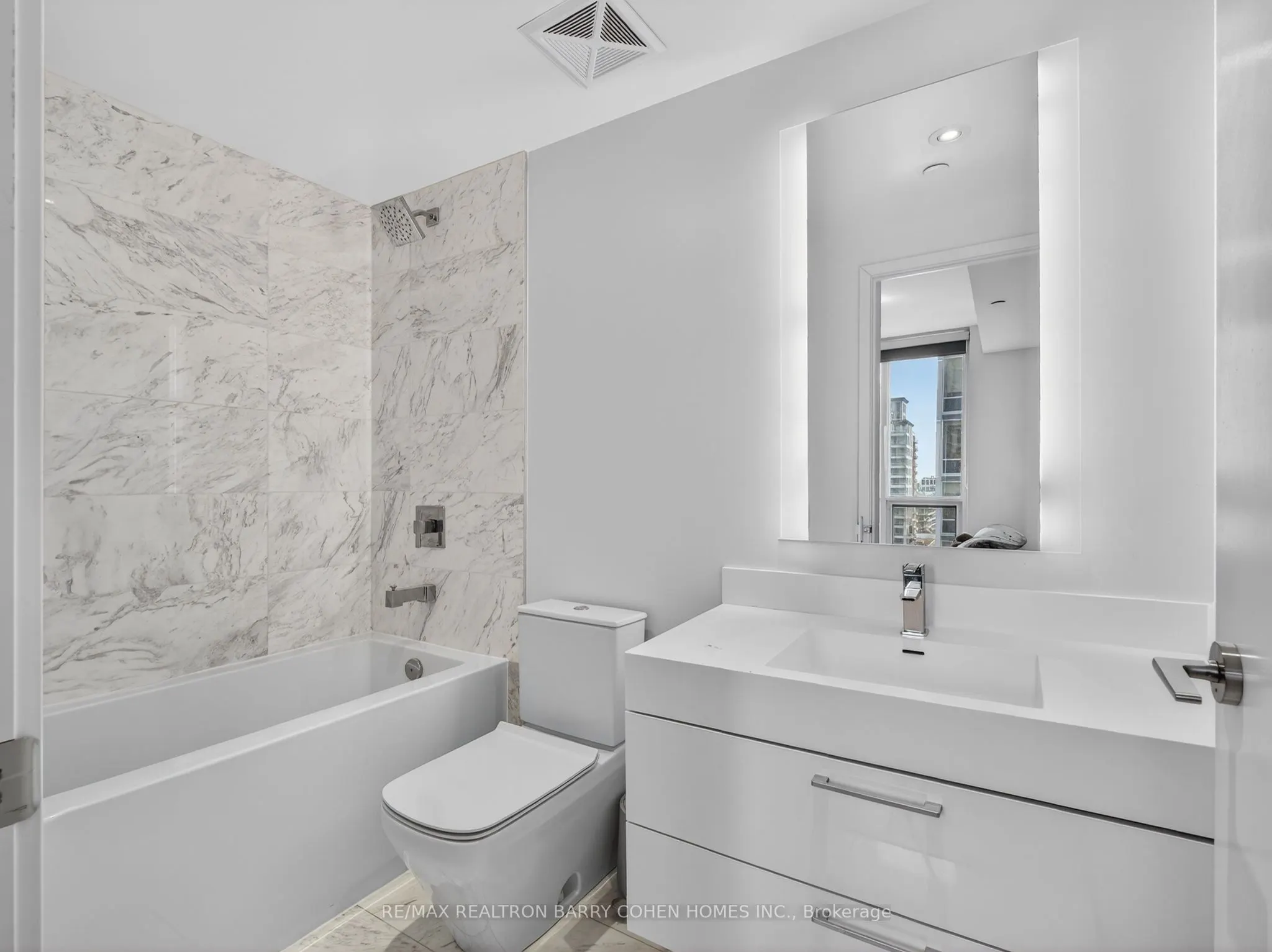 1 Yorkville Avenue #905