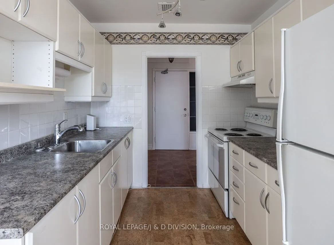 660 Eglinton Avenue W #716
