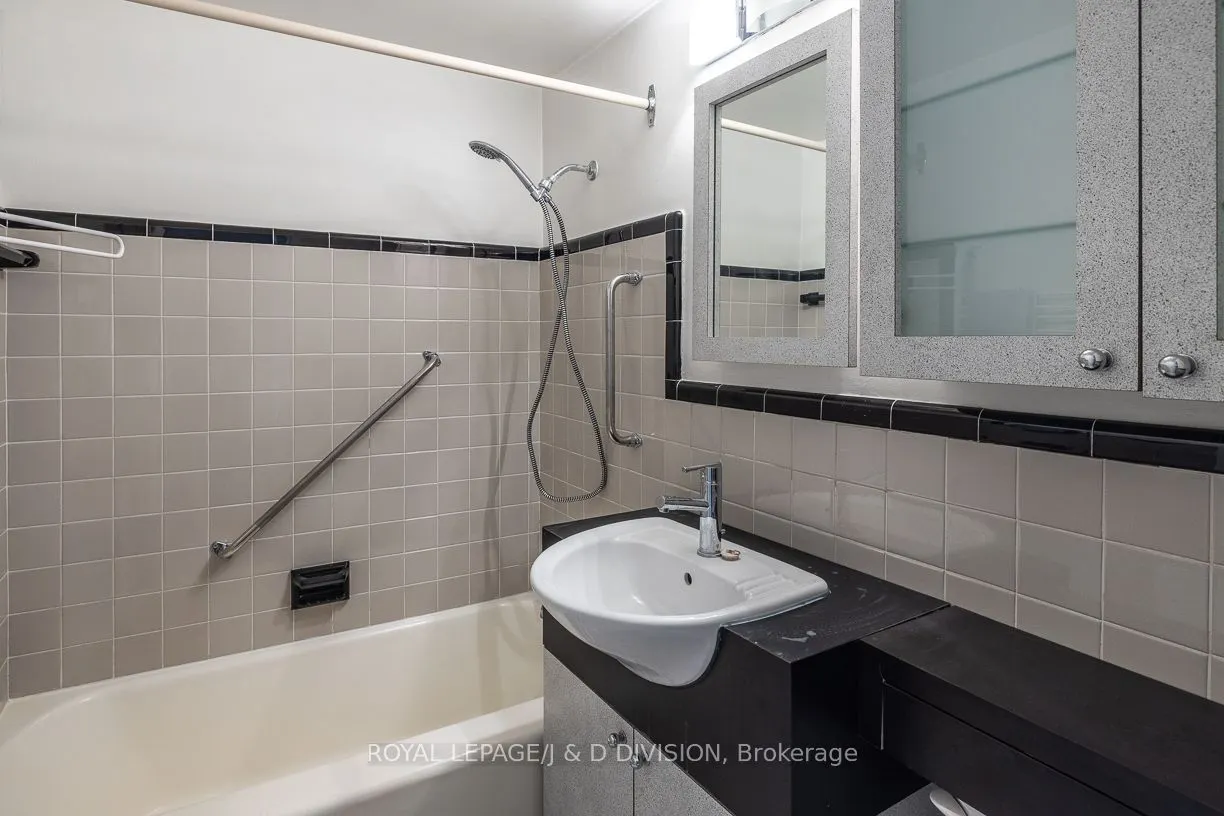 660 Eglinton Avenue W #716