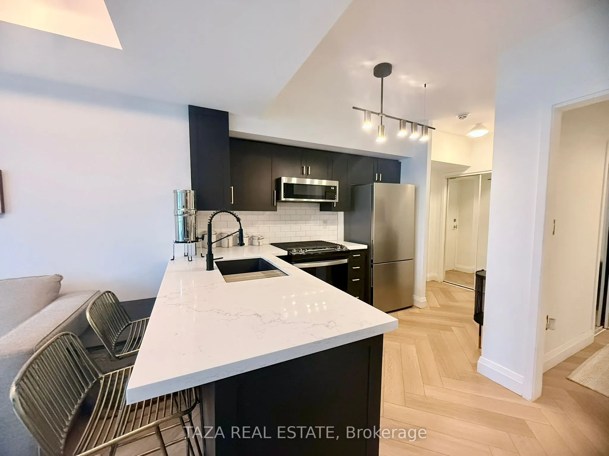 10 Navy Wharf Court #1705