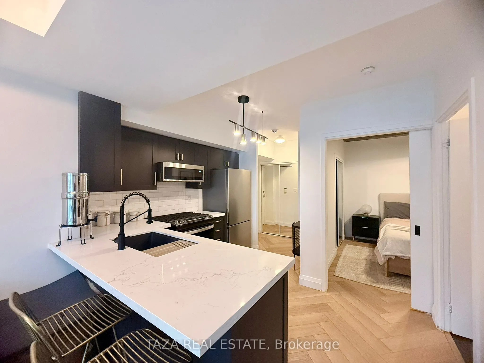 10 Navy Wharf Court #1705