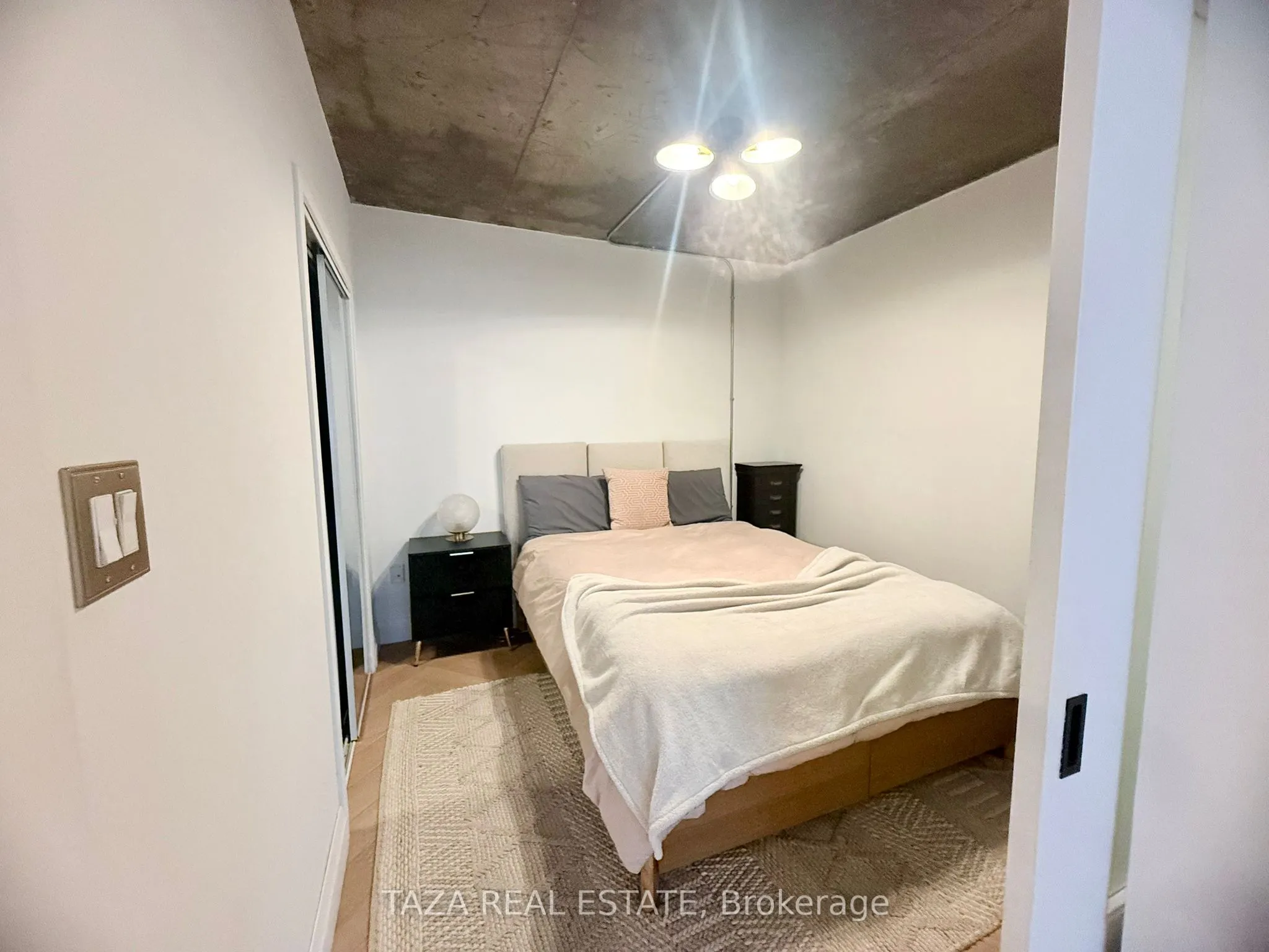 10 Navy Wharf Court #1705