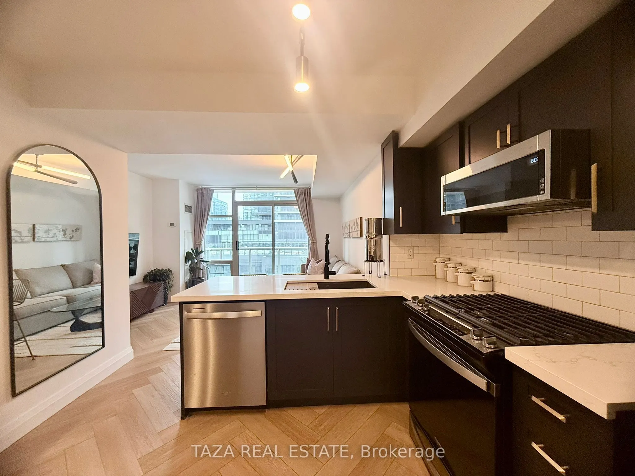 10 Navy Wharf Court #1705