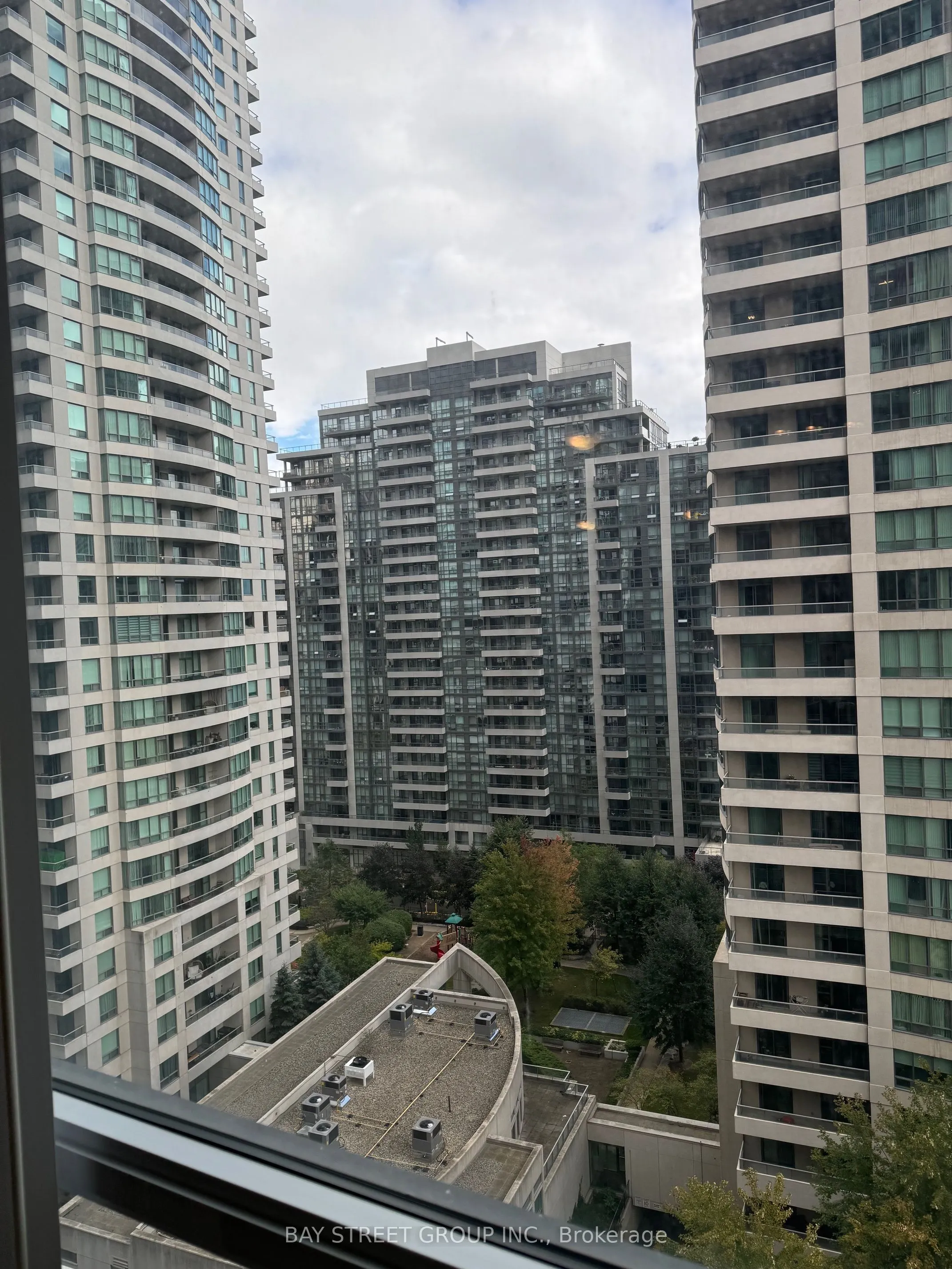 4955 Yonge Street #1006