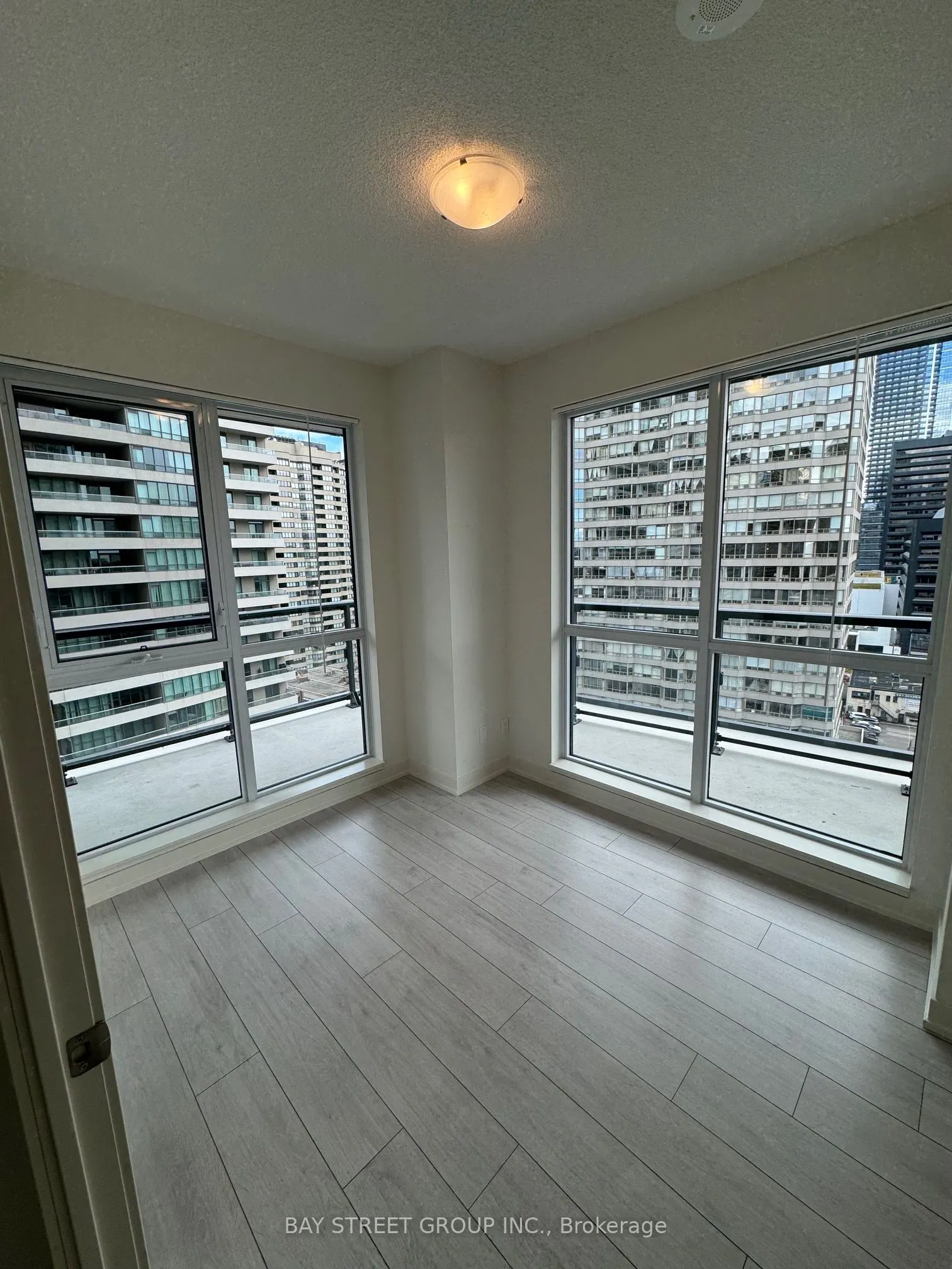 4955 Yonge Street #1006