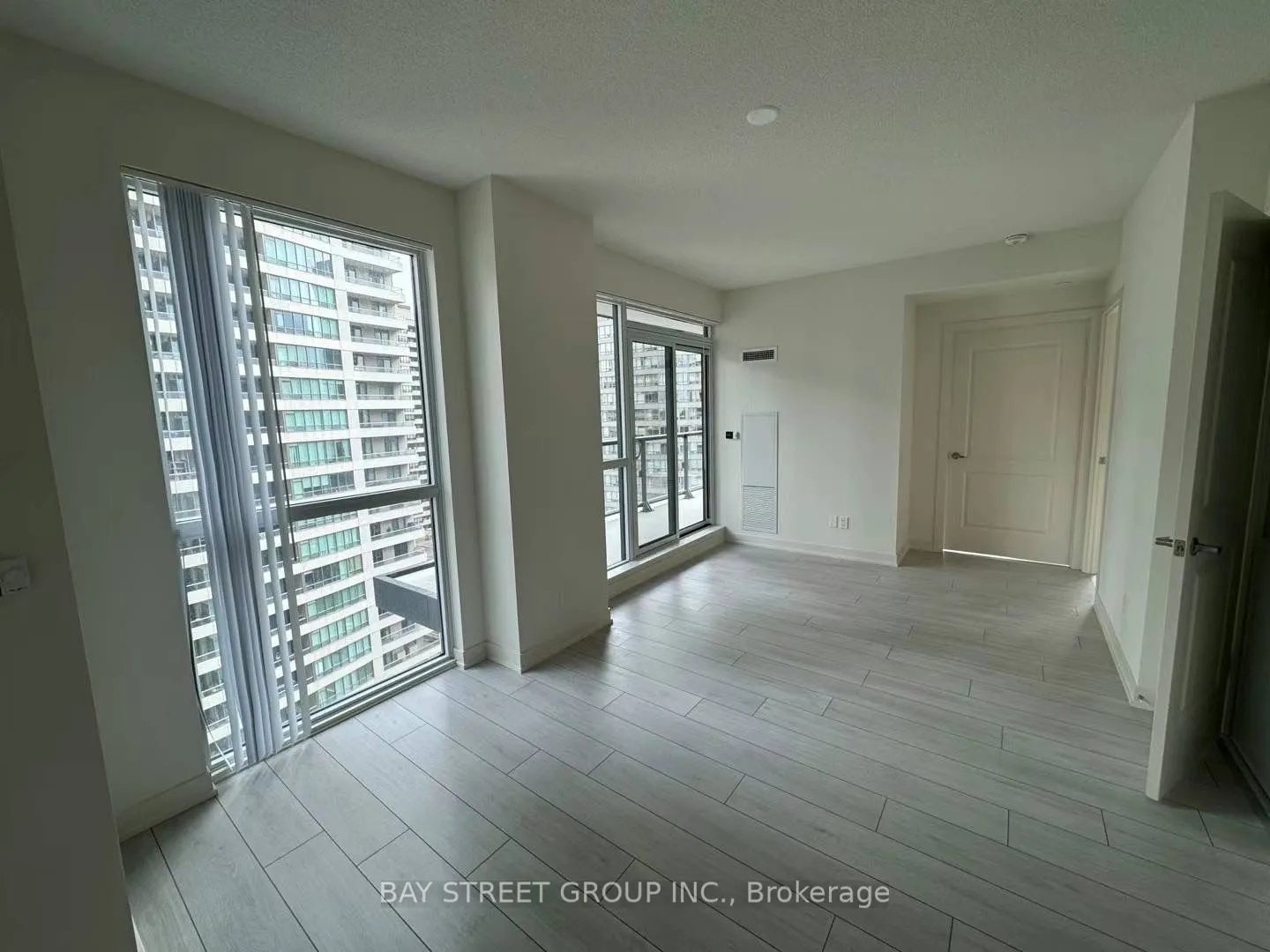 4955 Yonge Street #1006