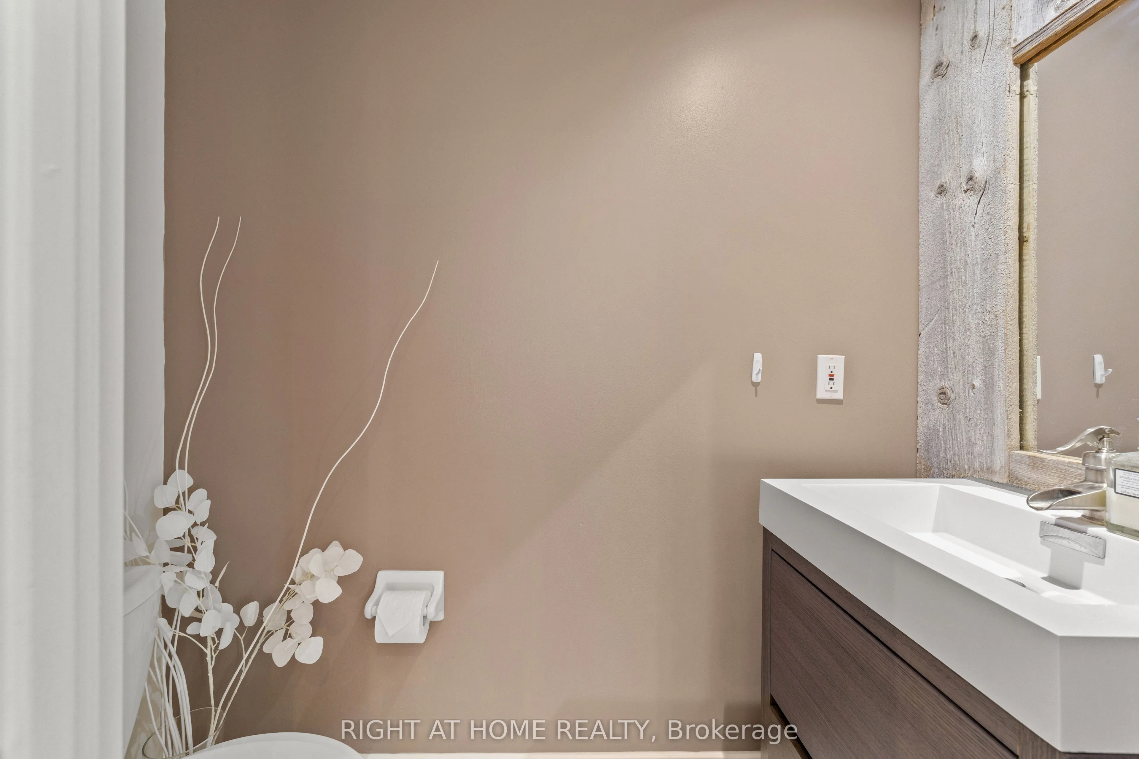 12 Sudbury Street #2608