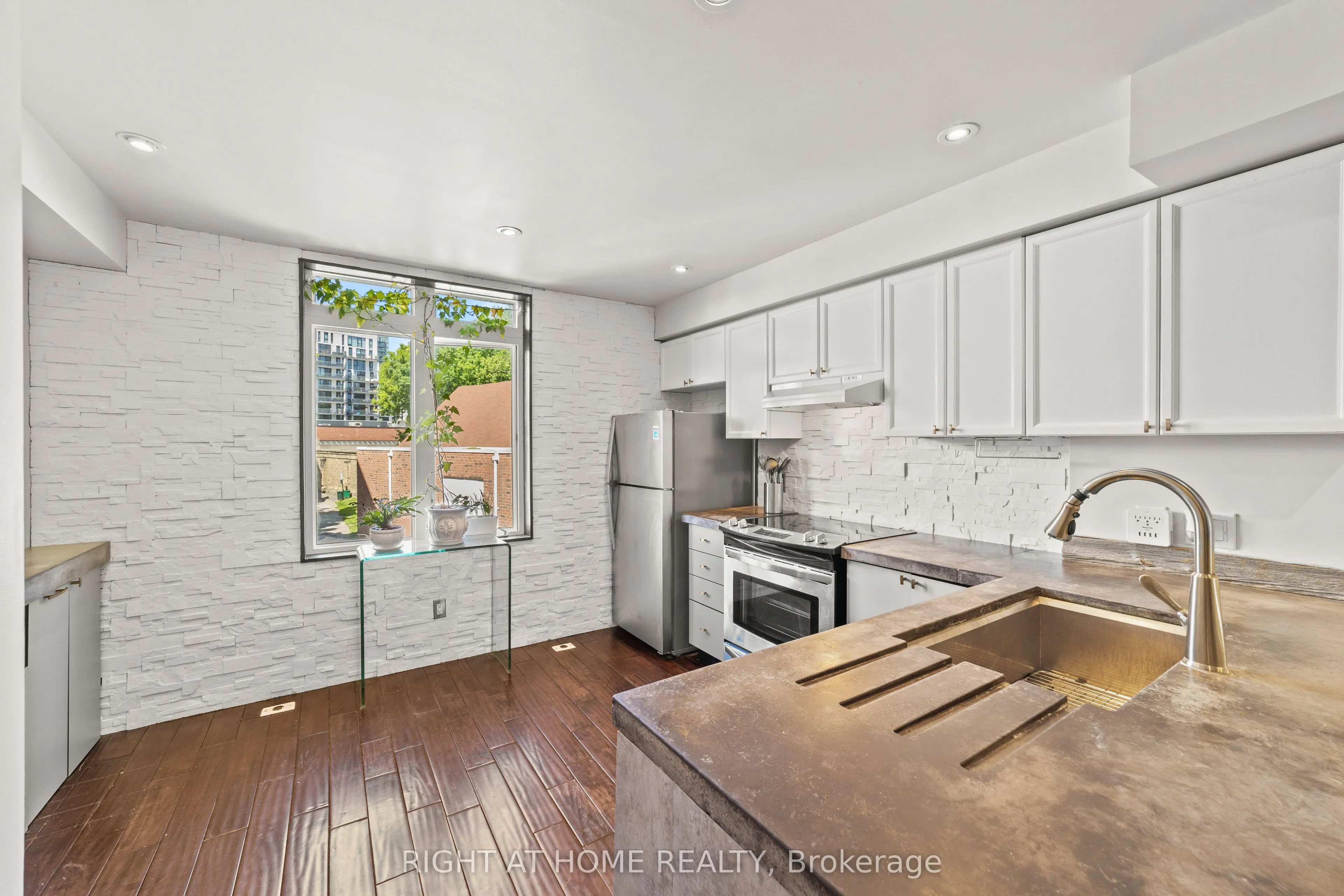 12 Sudbury Street #2608