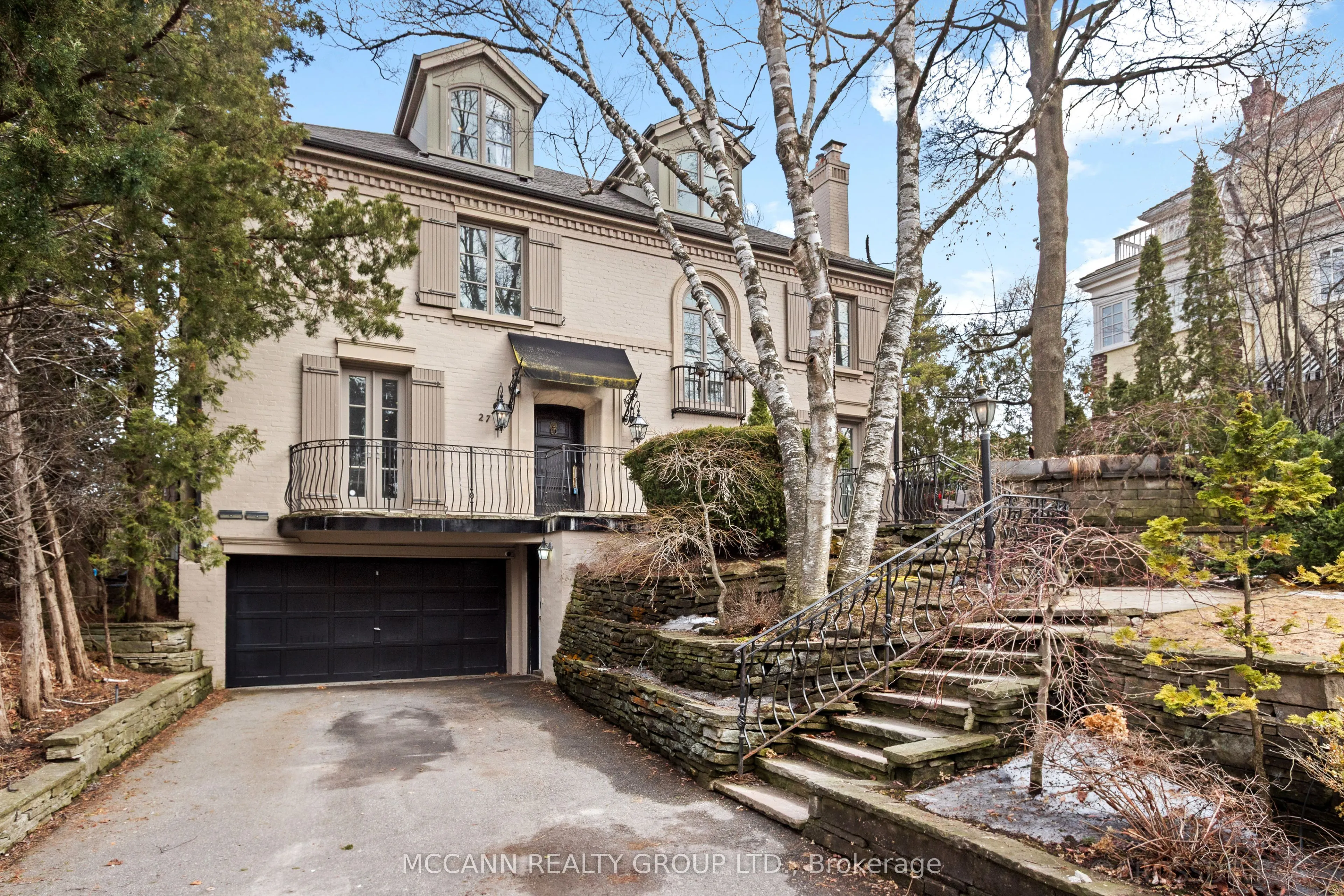 27 Strathgowan Crescent