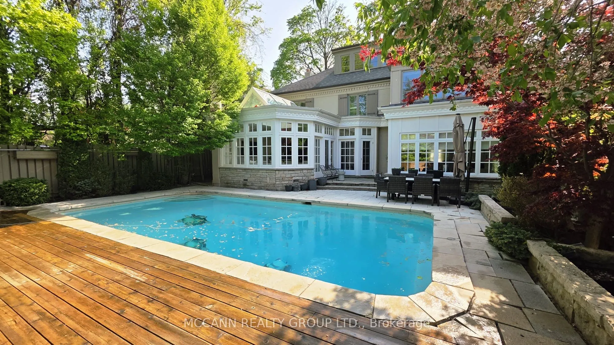27 Strathgowan Crescent