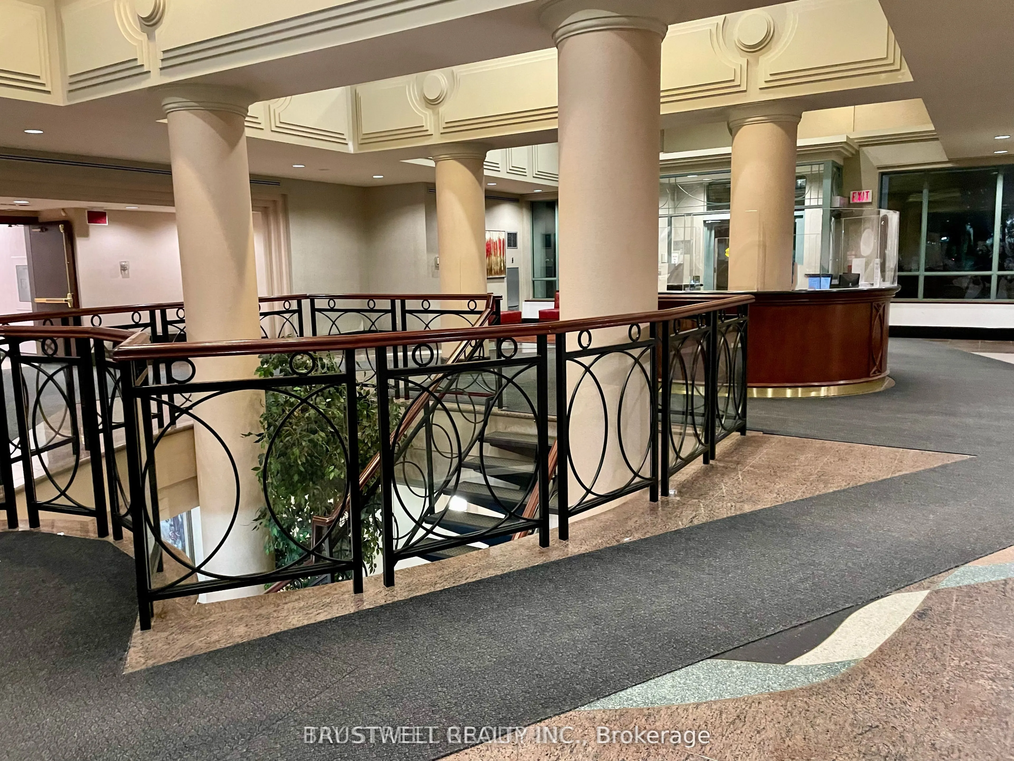 39 Pemberton Avenue #401