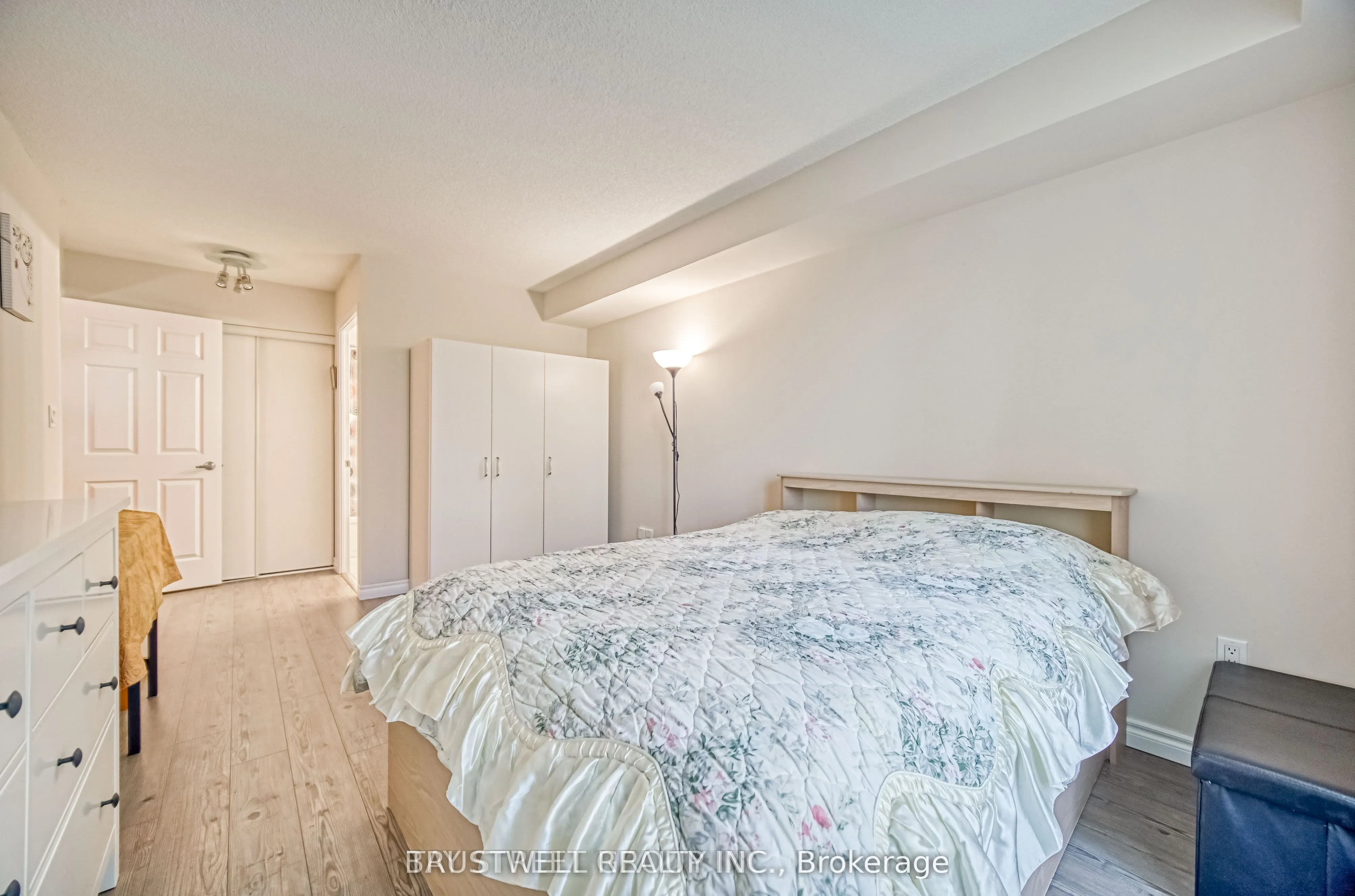 39 Pemberton Avenue #401
