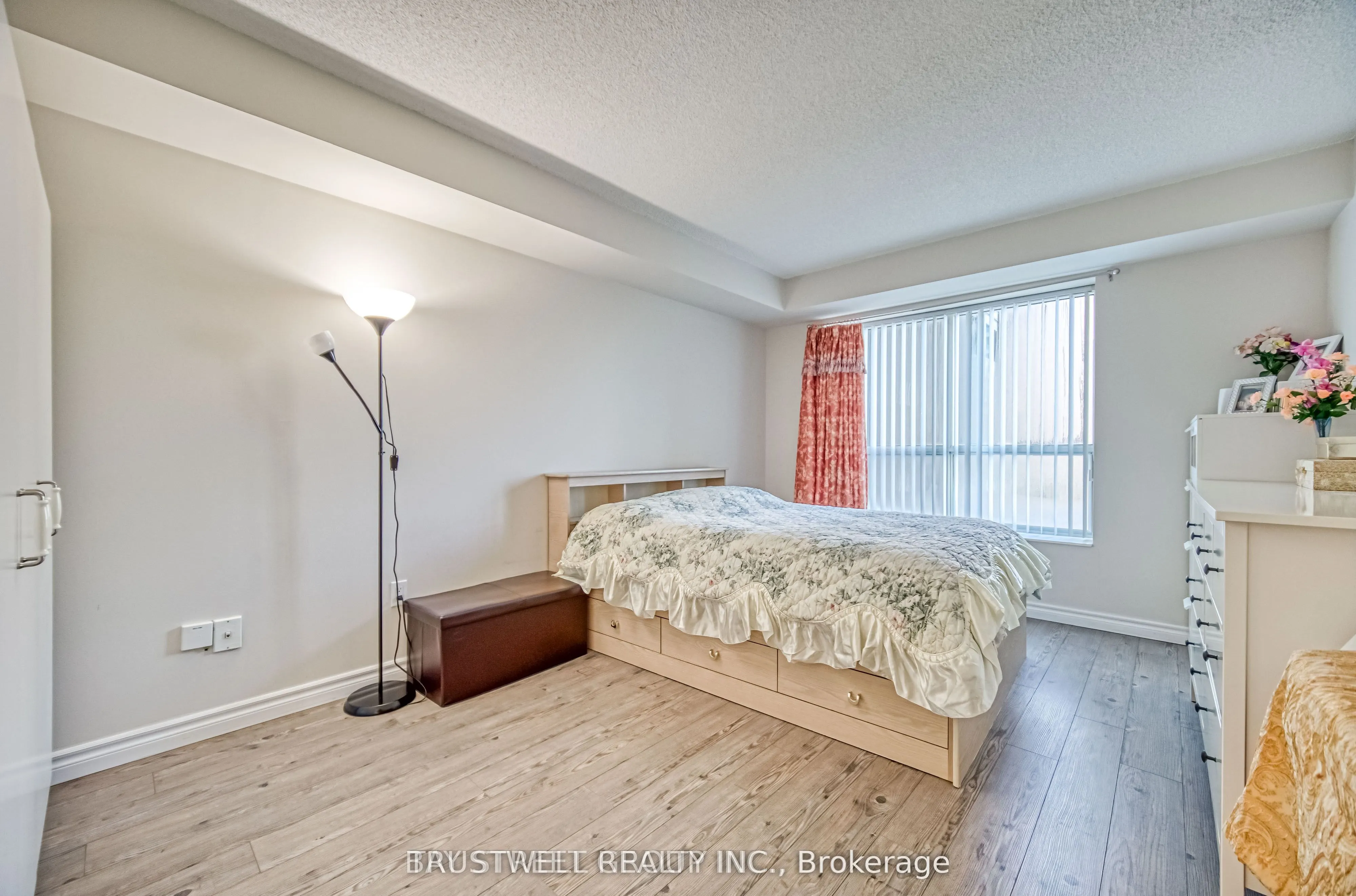 39 Pemberton Avenue #401