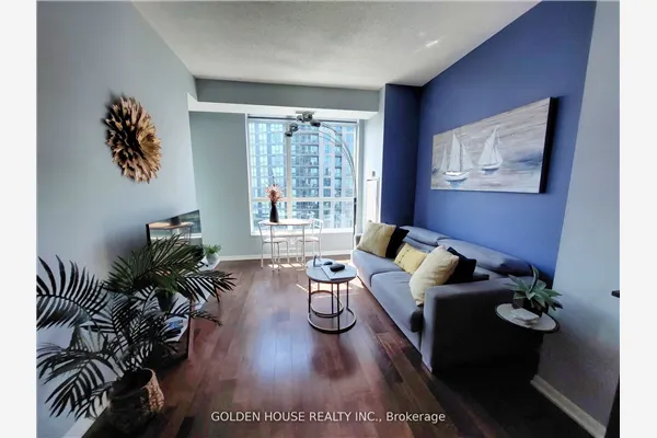 215 Fort York Boulevard