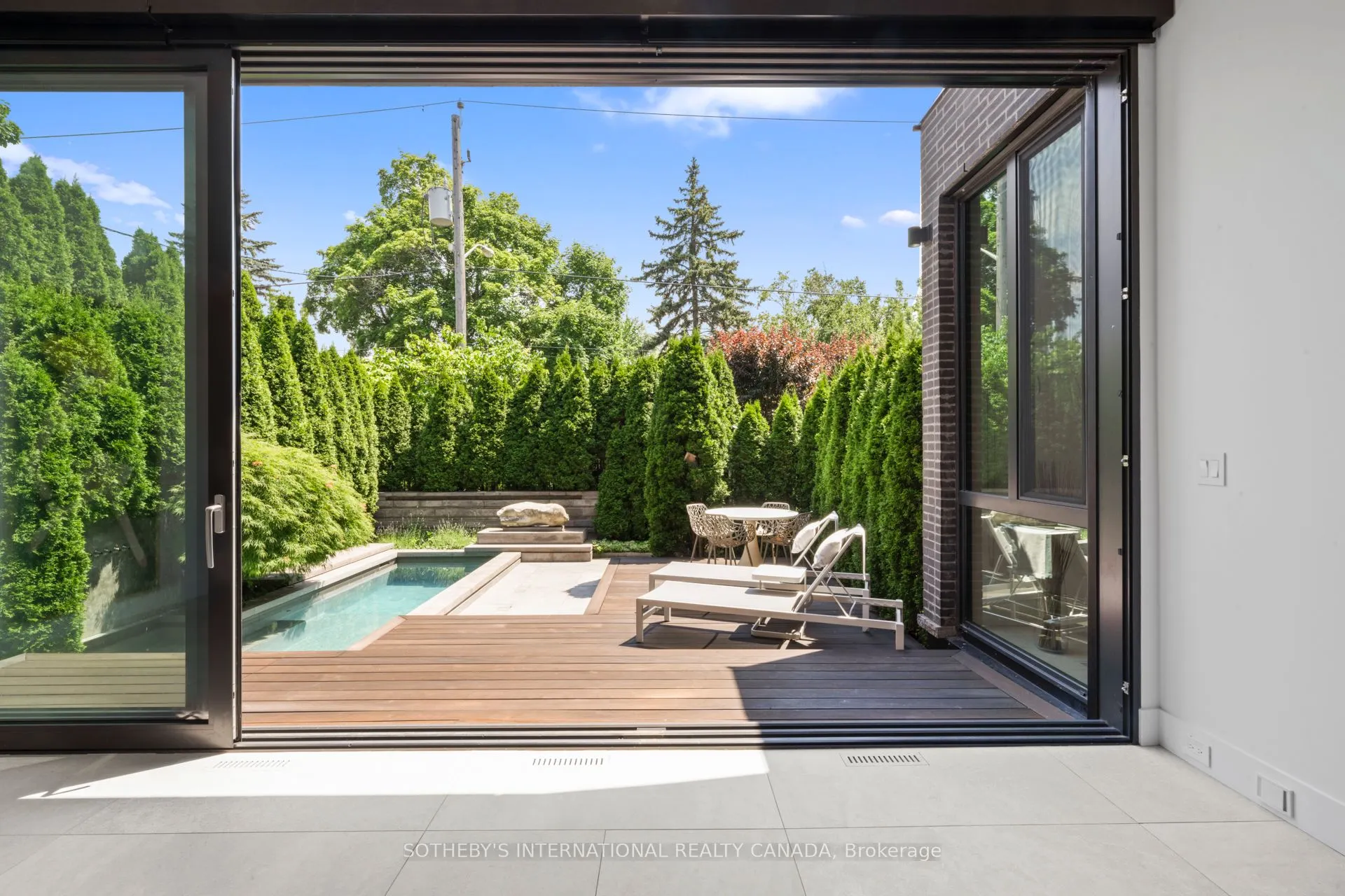 108 Stratford Crescent