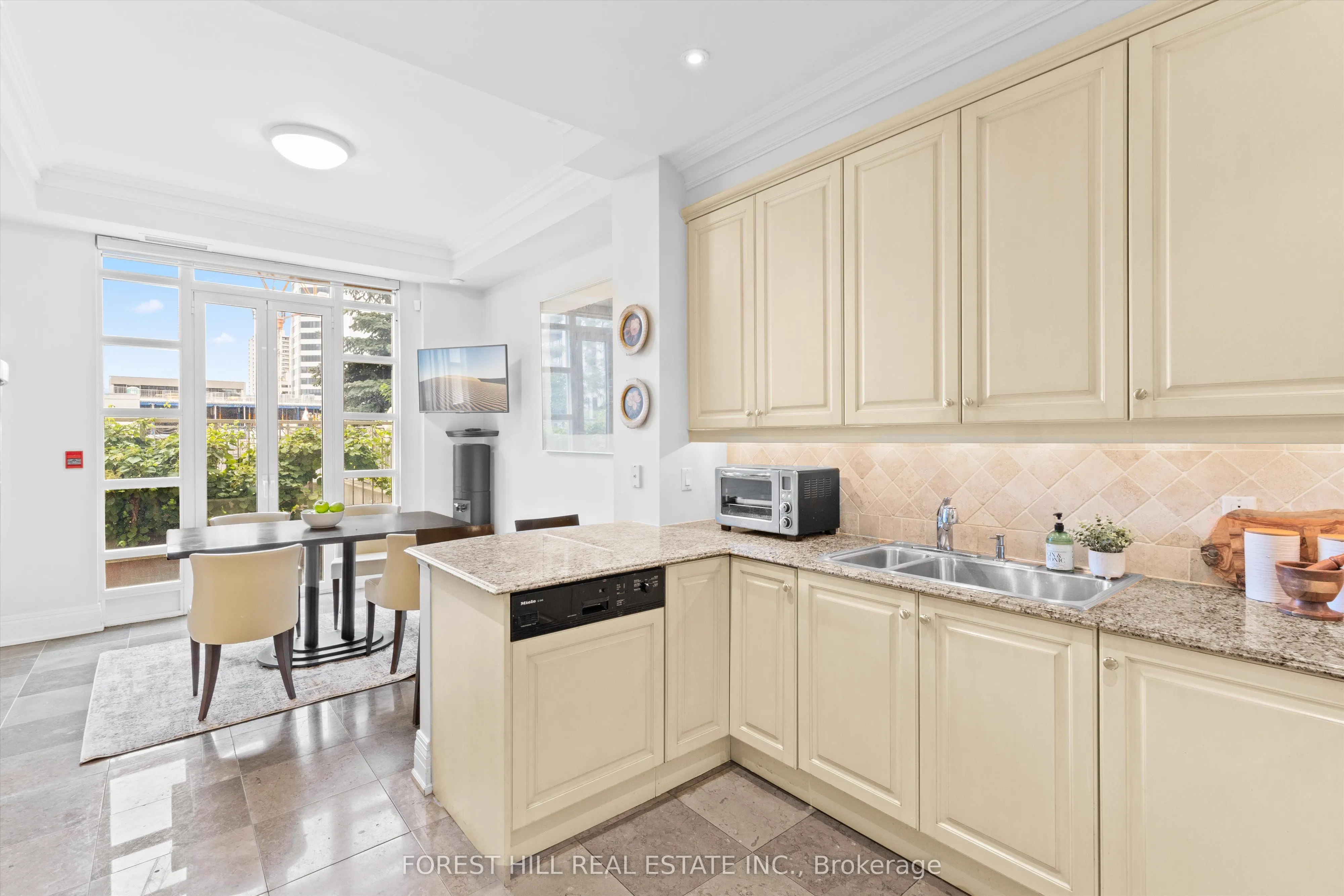 33 Delisle Avenue #108