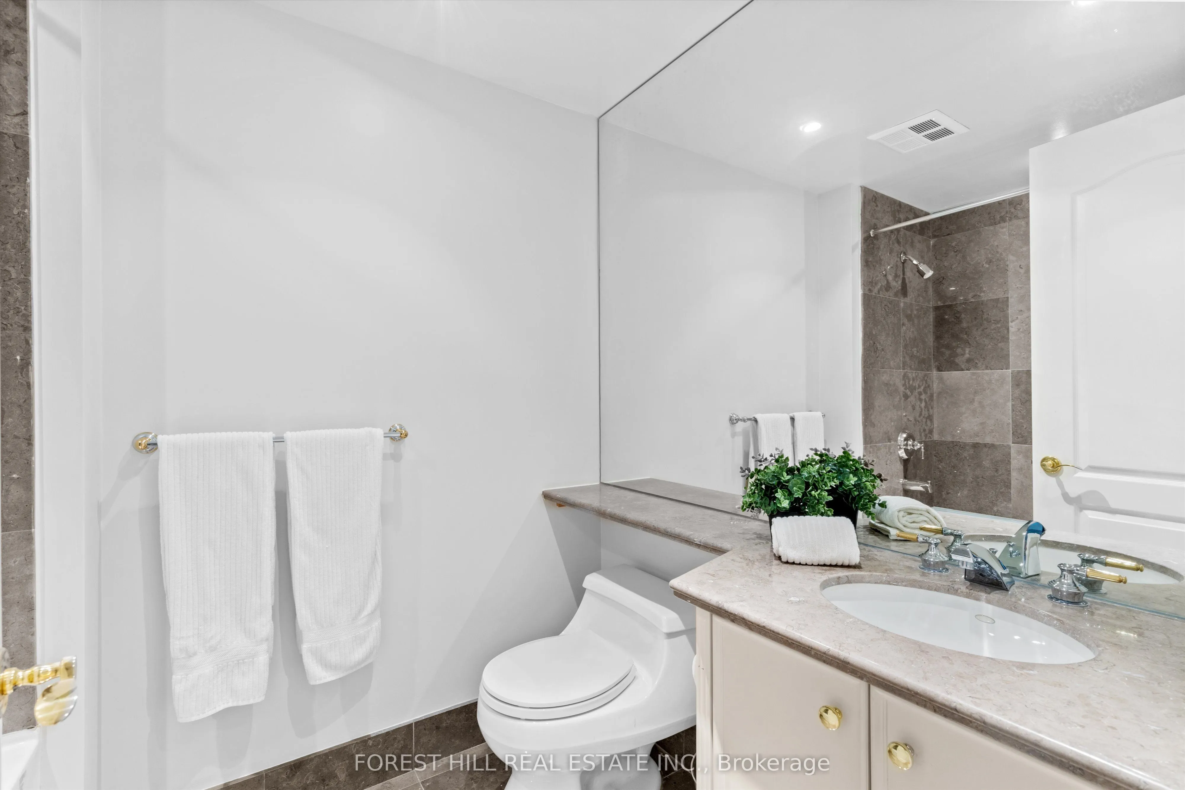 33 Delisle Avenue #108
