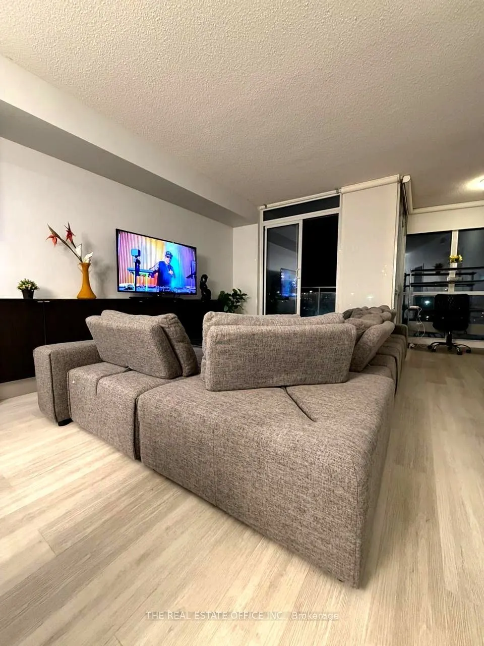 151 Dan Leckie Way #202
